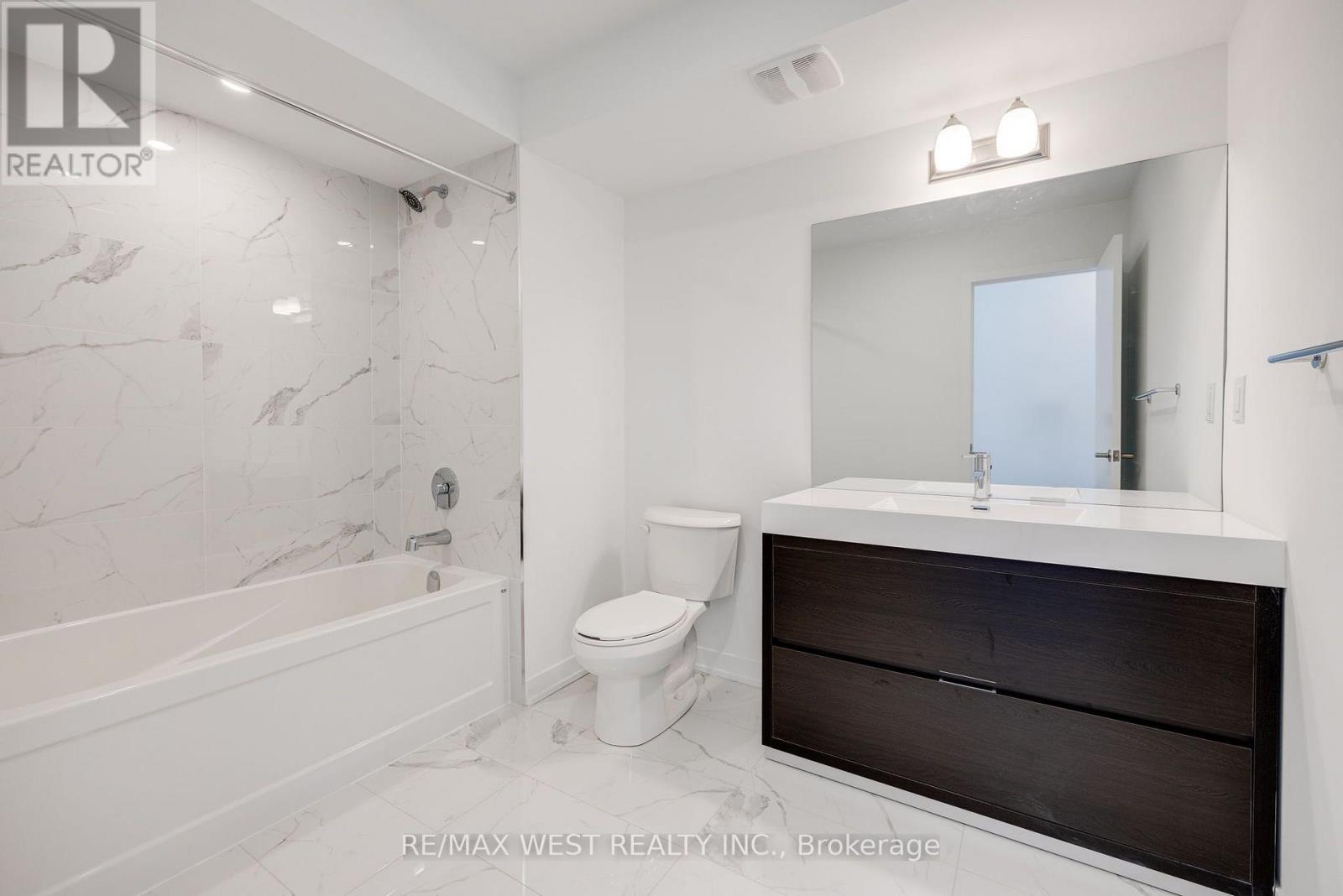 122 Green Gardens Boulevard, Toronto, Ontario  M6A 0E5 - Photo 20 - C13798352