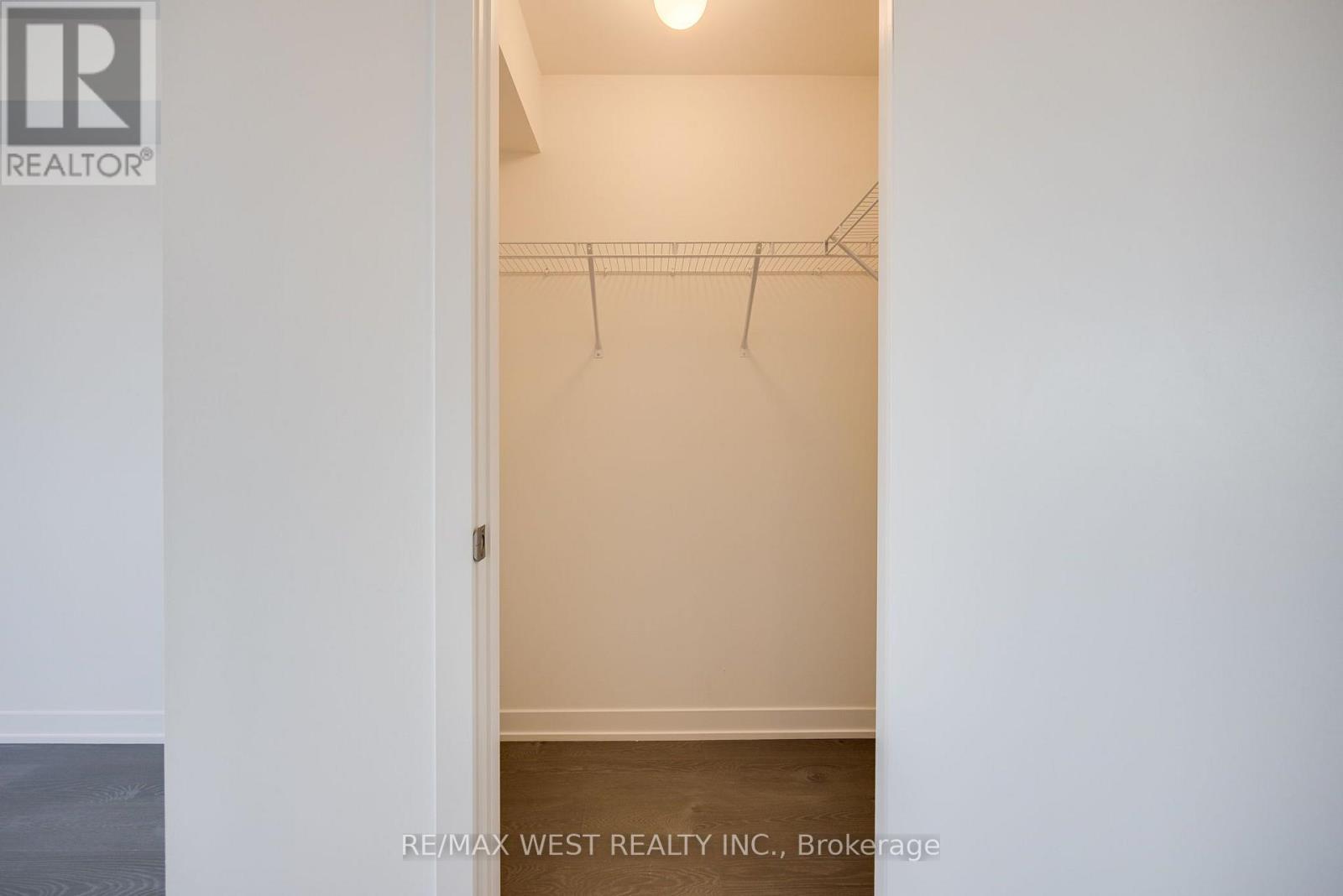 122 Green Gardens Boulevard, Toronto, Ontario  M6A 0E5 - Photo 22 - C13798352