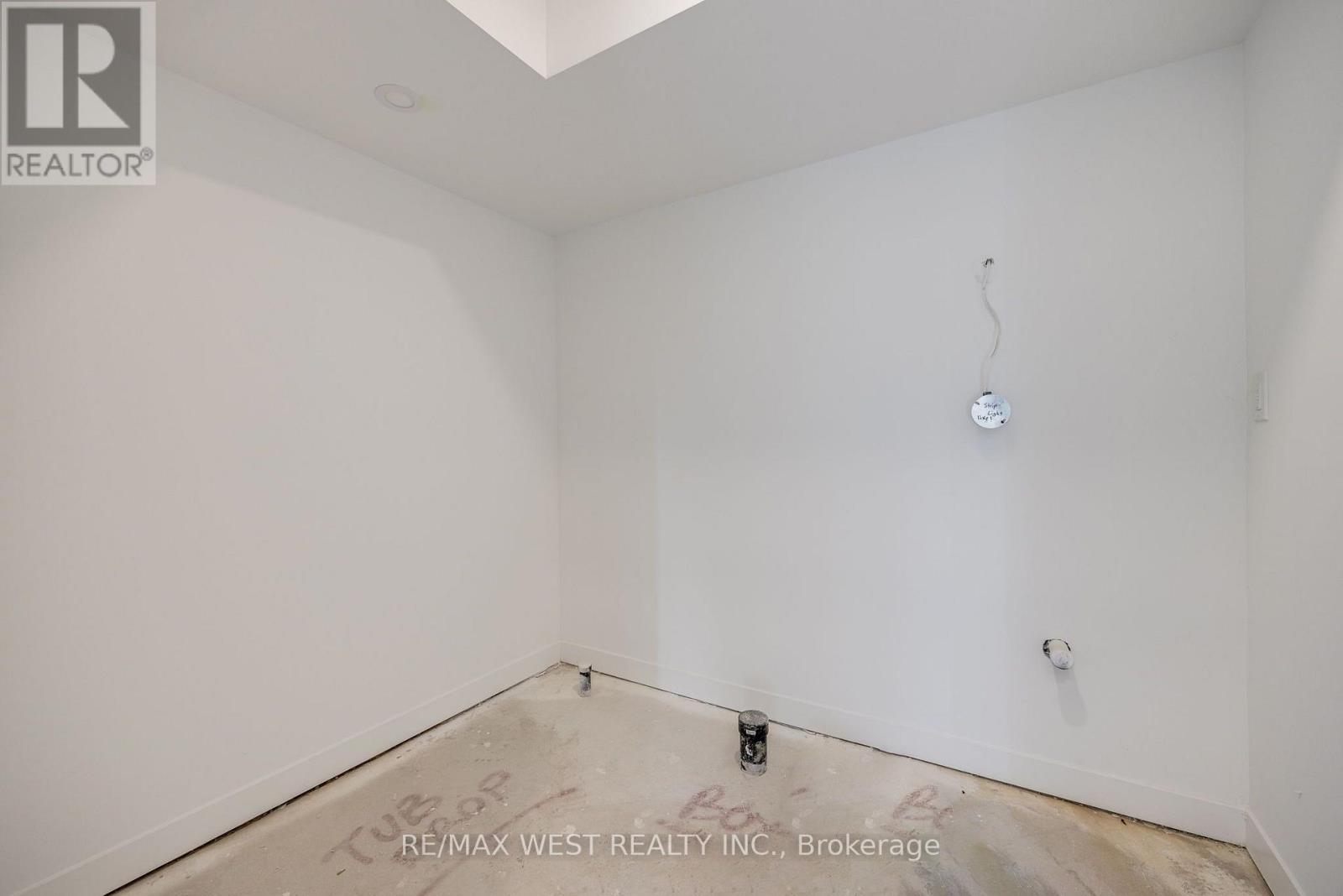 122 Green Gardens Boulevard, Toronto, Ontario  M6A 0E5 - Photo 27 - C13798352