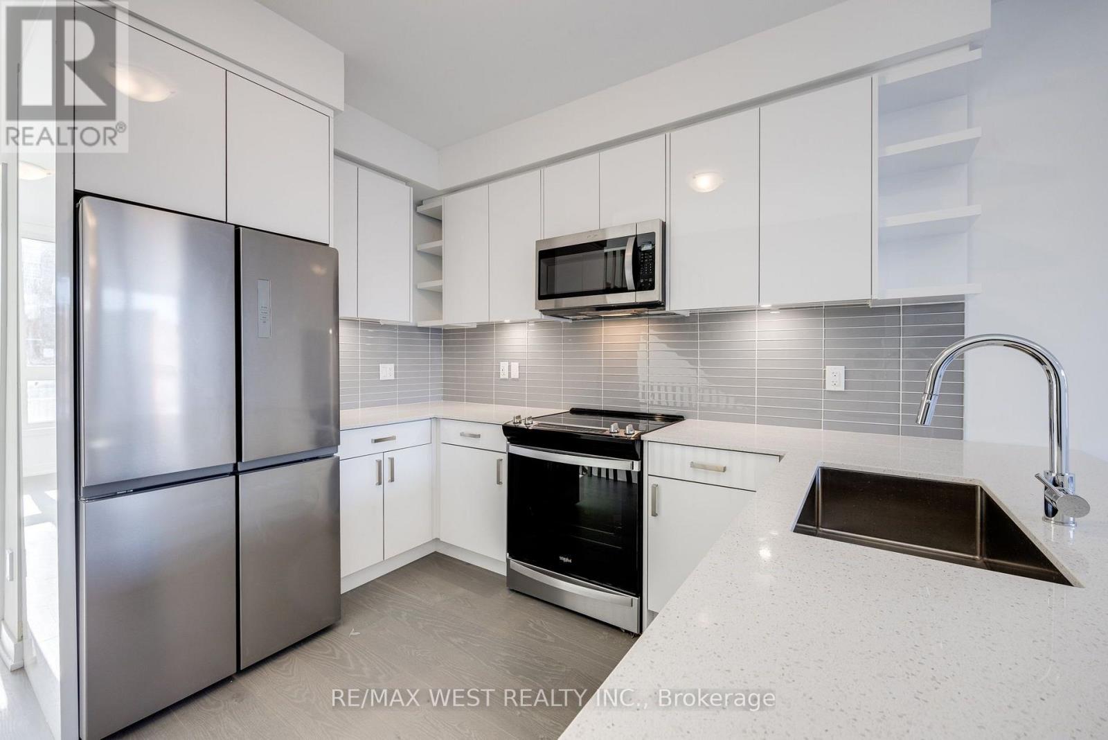 122 Green Gardens Boulevard, Toronto, Ontario  M6A 0E5 - Photo 5 - C13798352
