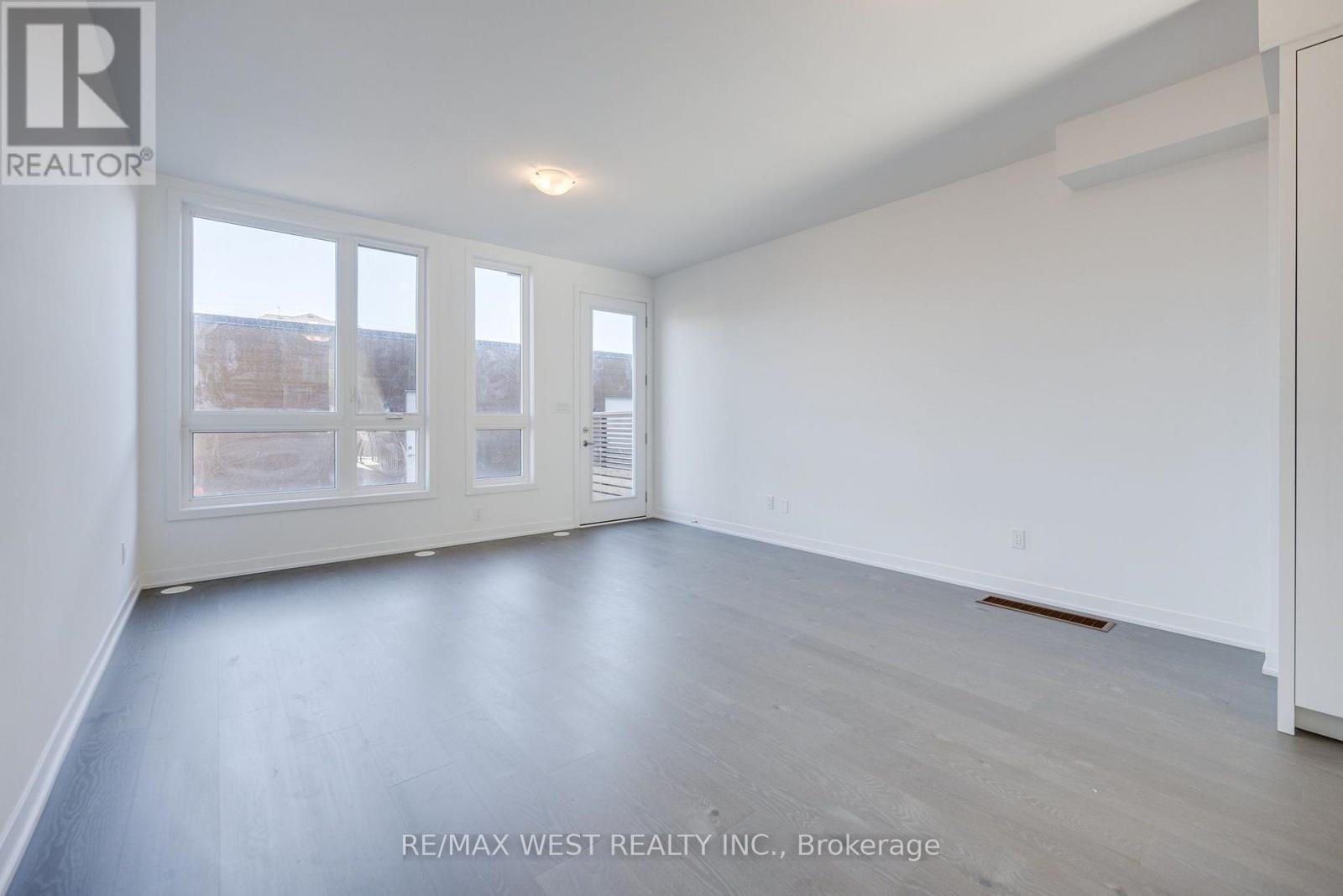 122 Green Gardens Boulevard, Toronto, Ontario  M6A 0E5 - Photo 7 - C13798352