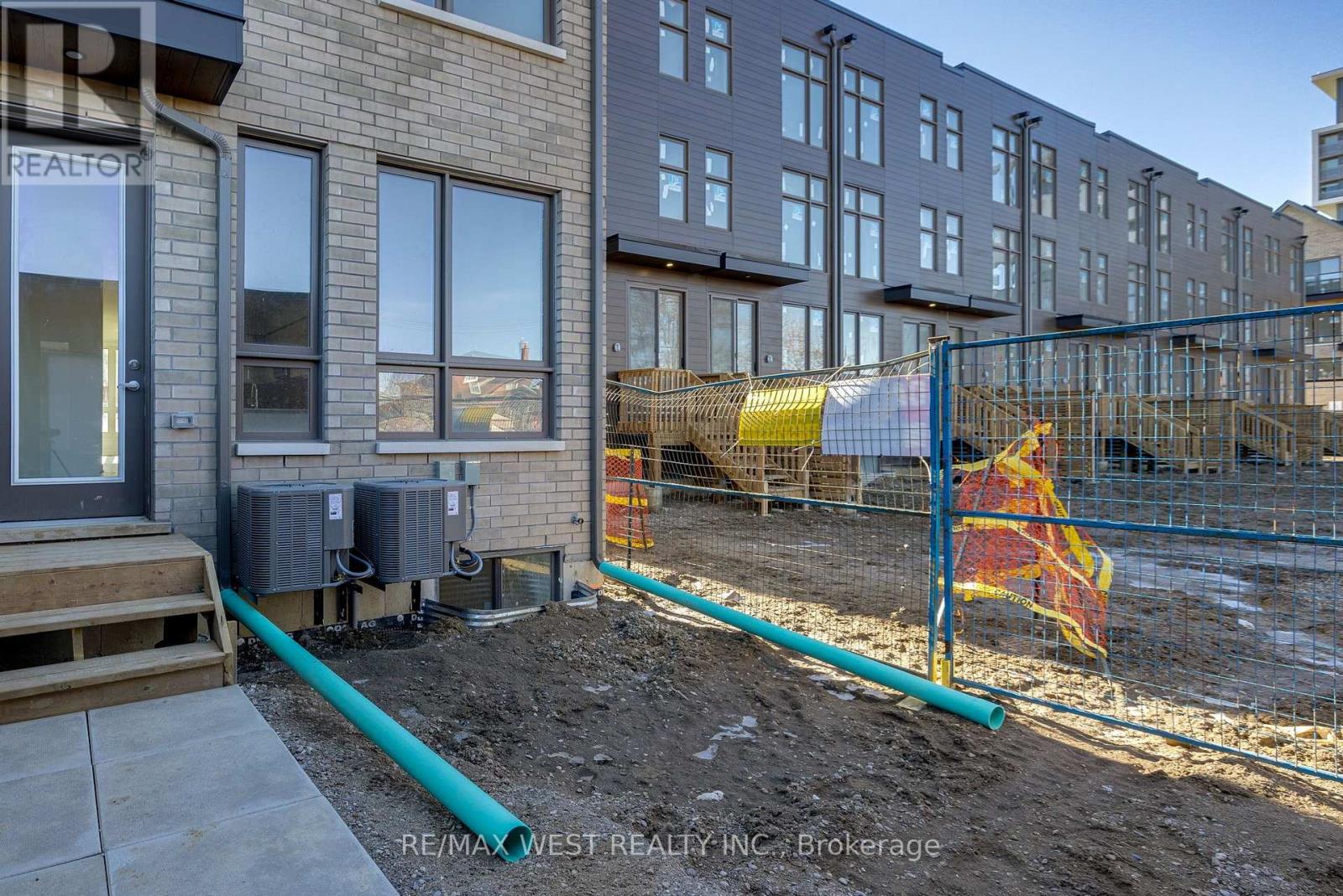 122 Green Gardens Boulevard, Toronto, Ontario  M6A 0E5 - Photo 31 - C13798352