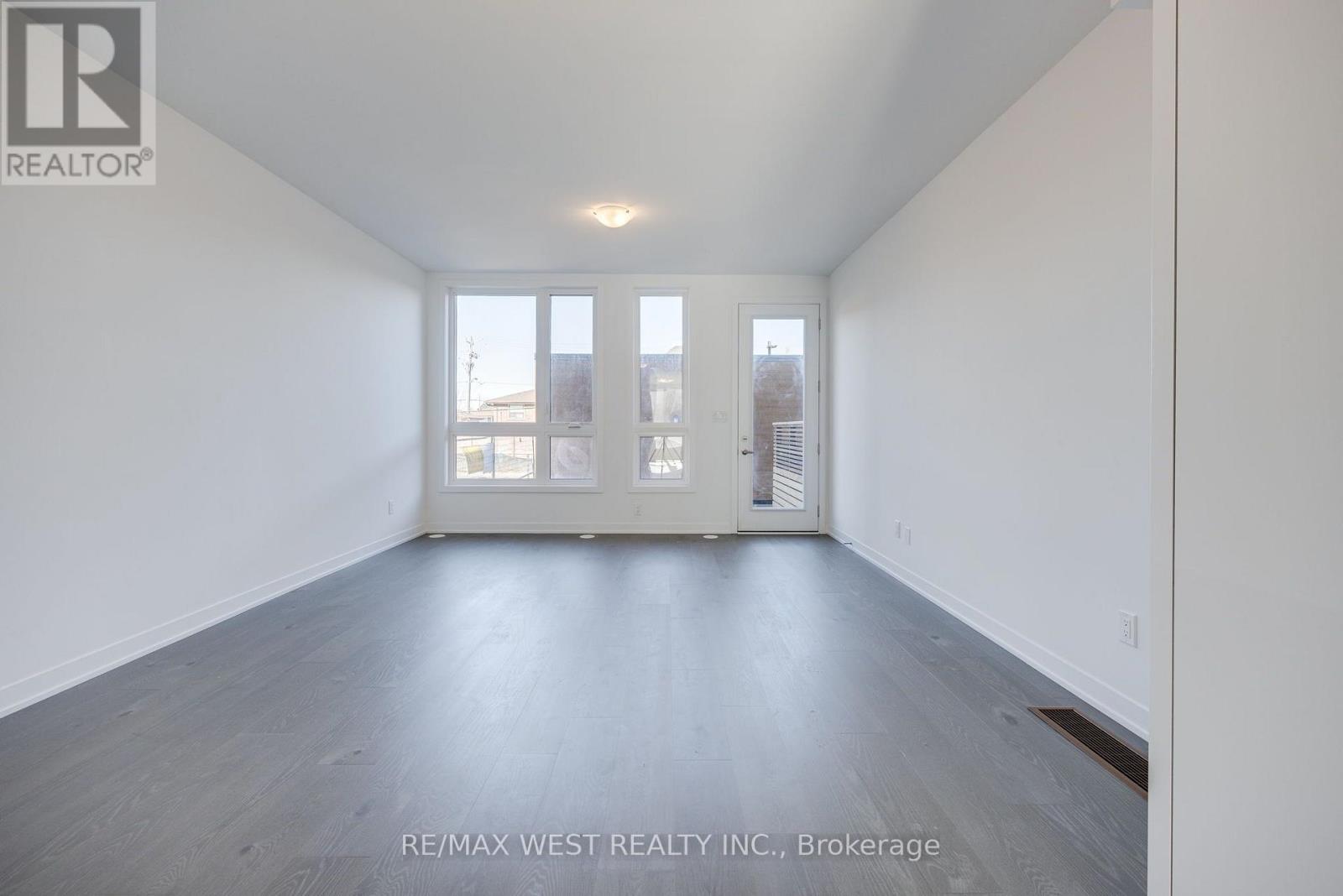 122 Green Gardens Boulevard, Toronto, Ontario  M6A 0E5 - Photo 6 - C13798352