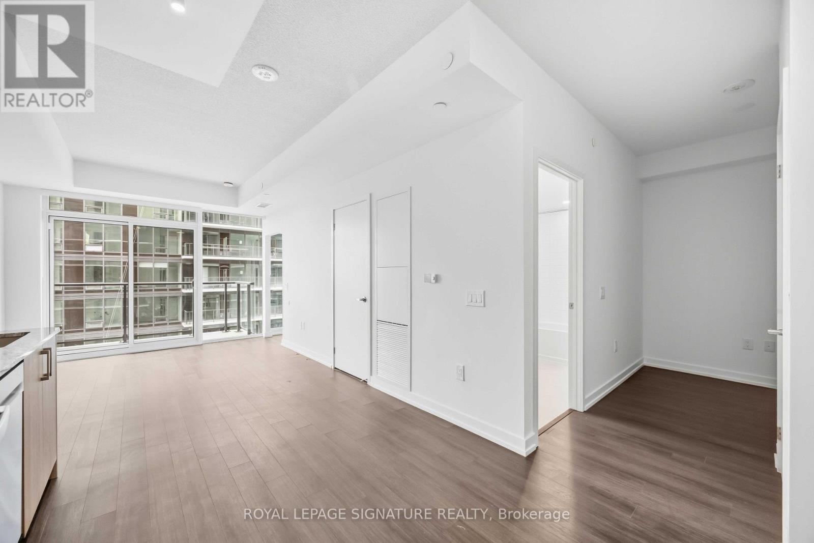 2216 - 4010 Eglinton Avenue W, Toronto, Ontario  M9A 0G5 - Photo 5 - W13776802