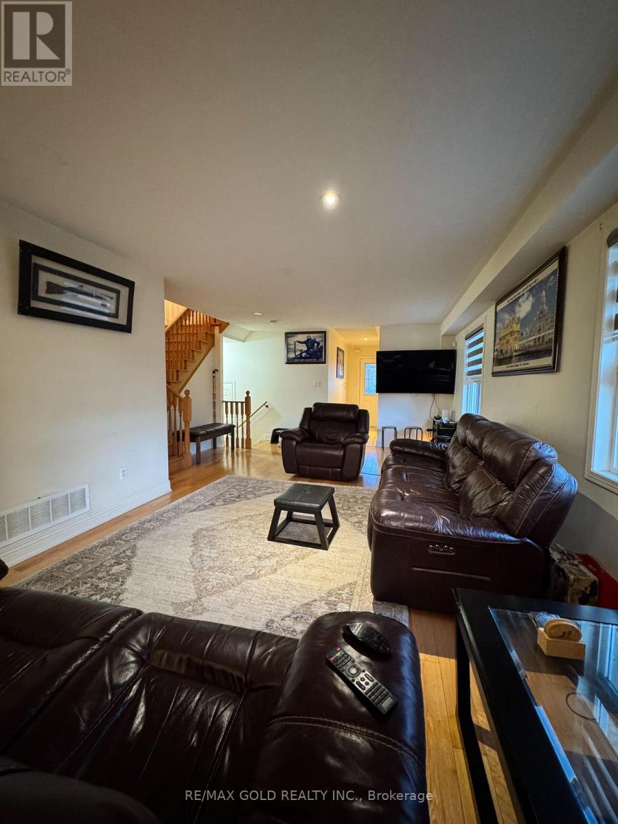 86 Turquoise Crescent, Brampton, Ontario  L6P 0Z8 - Photo 16 - W13798708
