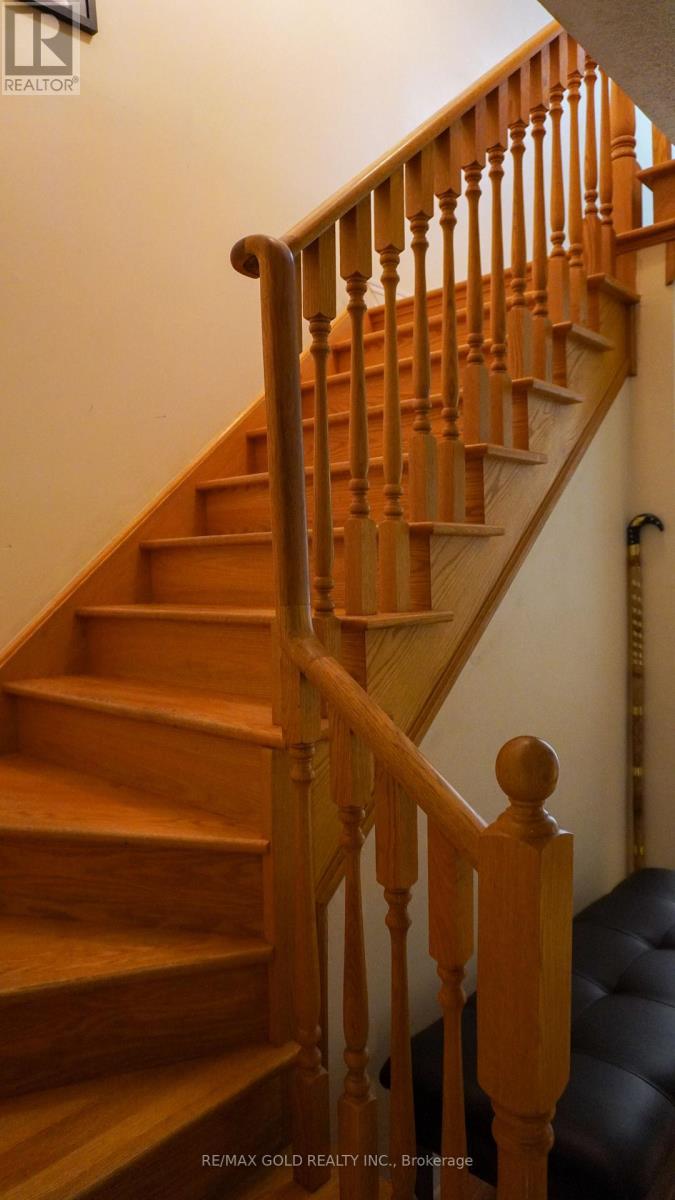 86 Turquoise Crescent, Brampton, Ontario  L6P 0Z8 - Photo 2 - W13798708