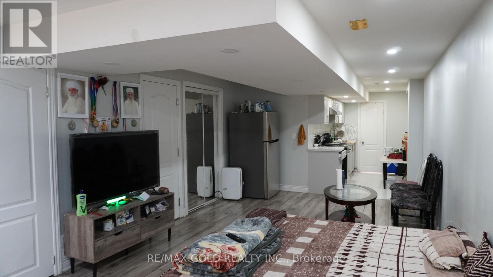 86 Turquoise Crescent, Brampton, Ontario  L6P 0Z8 - Photo 9 - W13798708