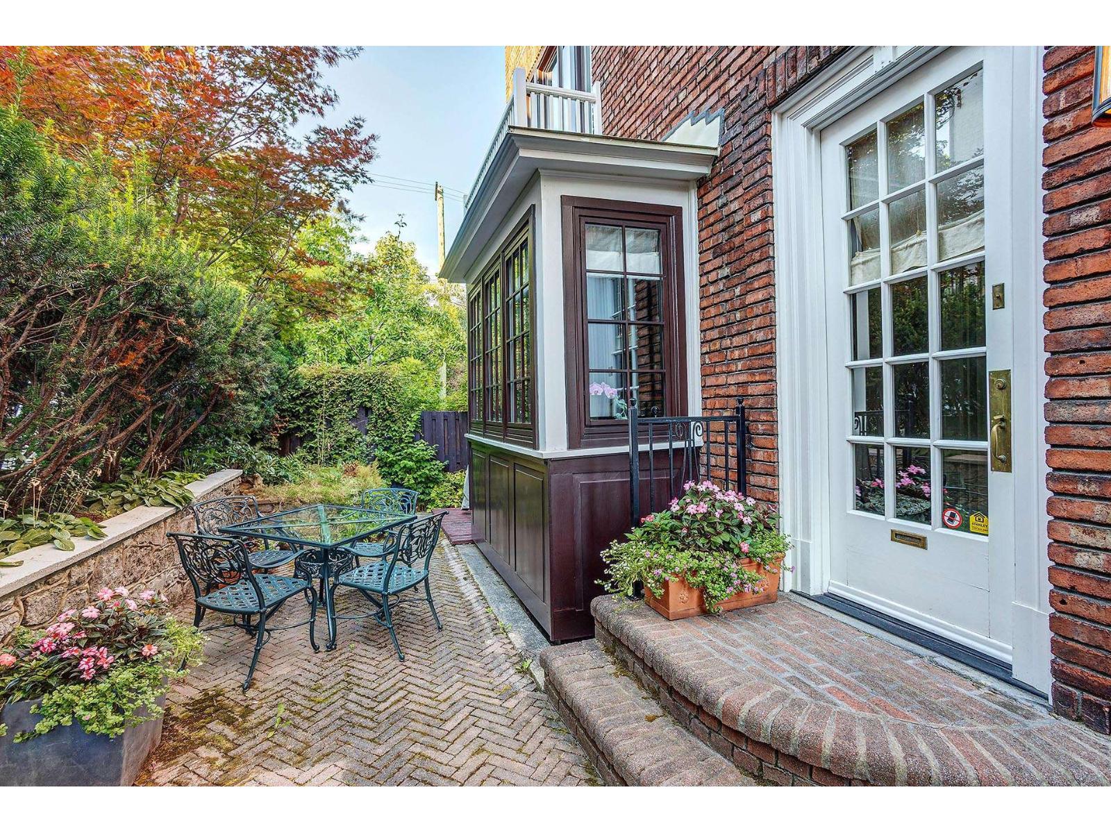 123 Av. Arlington Westmount Quebec Canada H3Y2W5 3