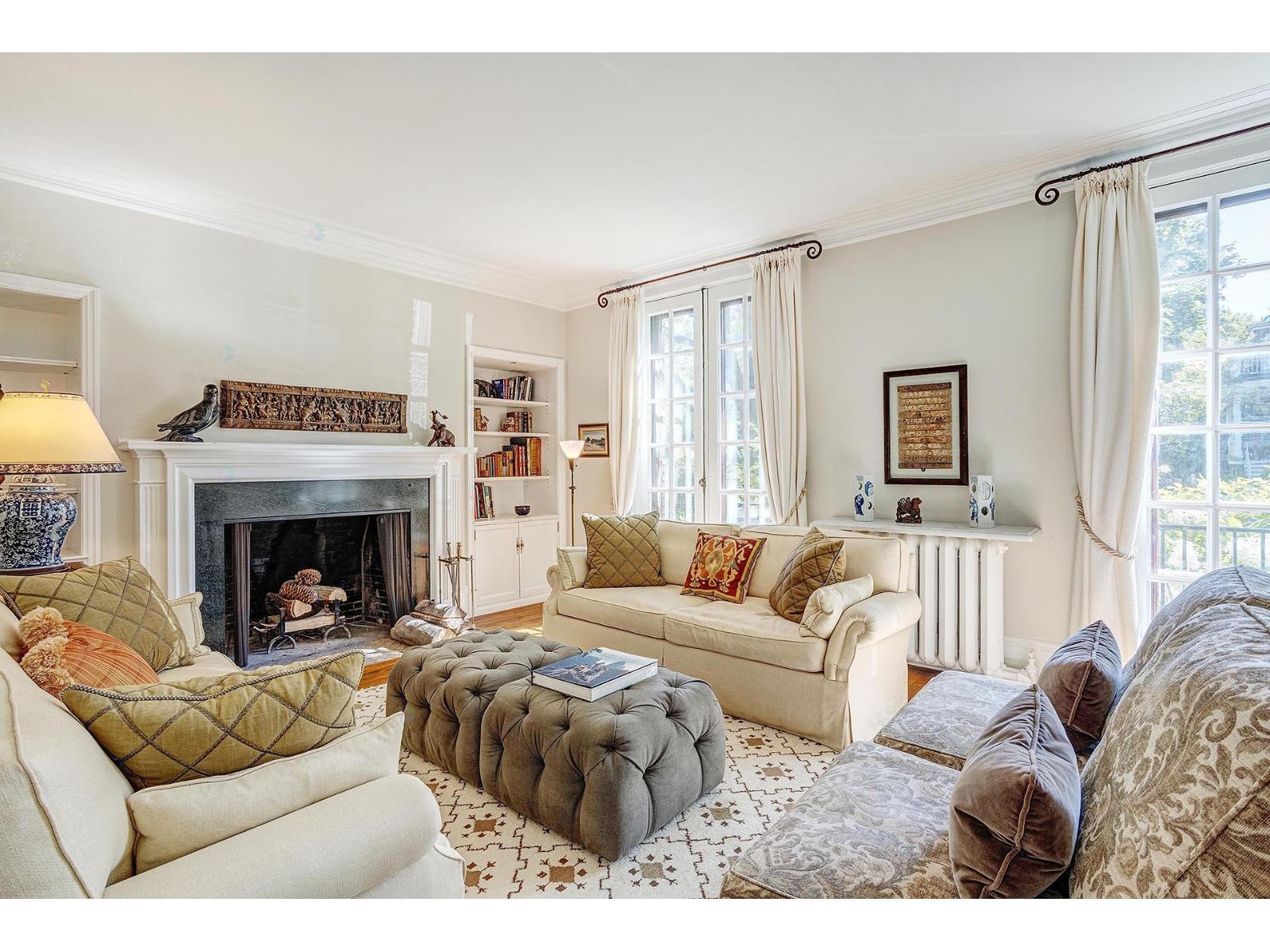 123 Av. Arlington Westmount Quebec Canada H3Y2W5 4