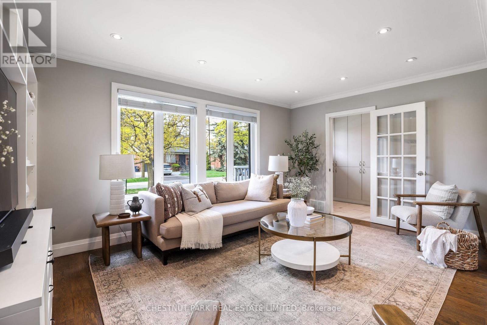 27 Cedarcrest Drive, Toronto, Ontario  M9A 2V4 - Photo 3 - W13801196