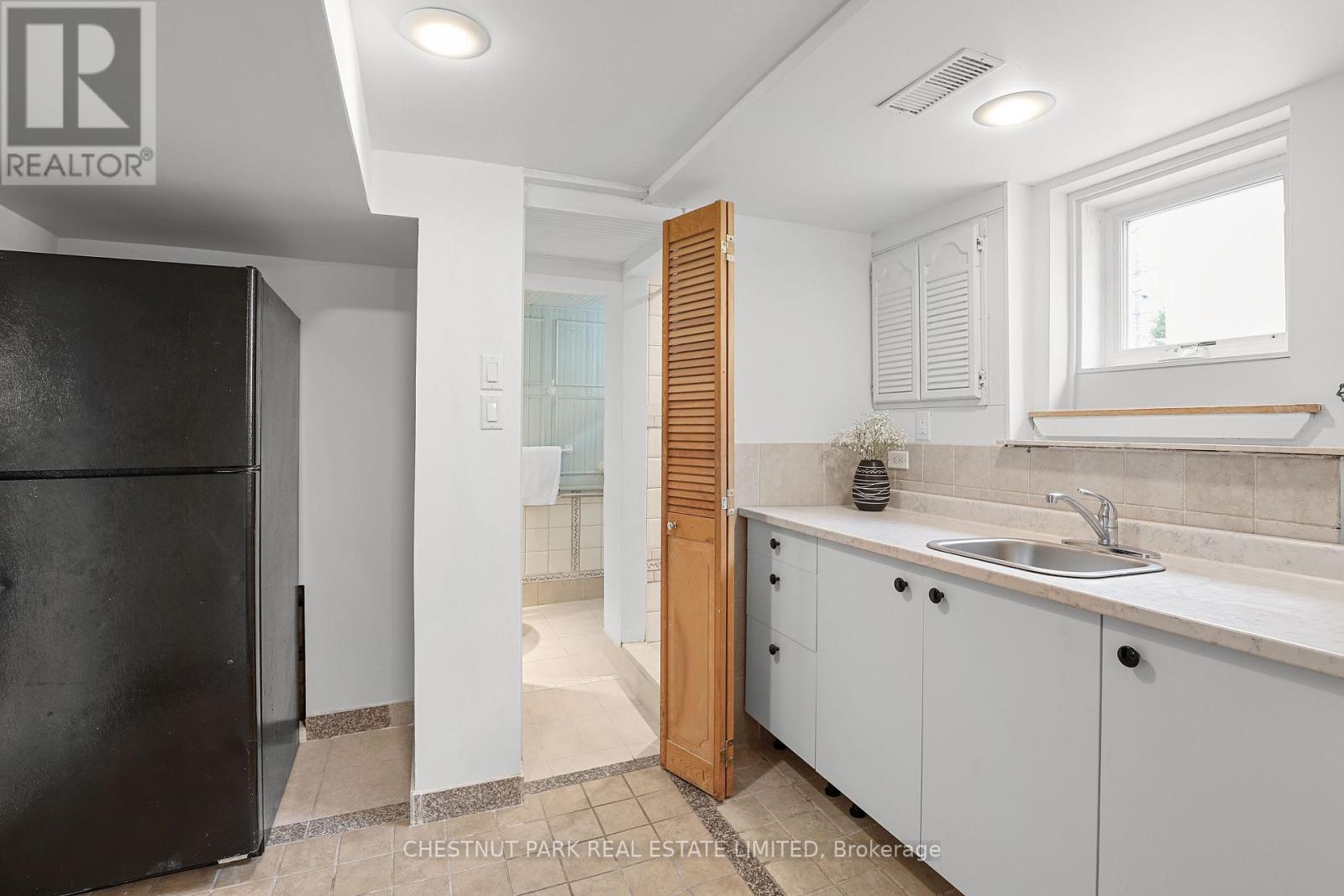 27 Cedarcrest Drive, Toronto, Ontario  M9A 2V4 - Photo 30 - W13801196