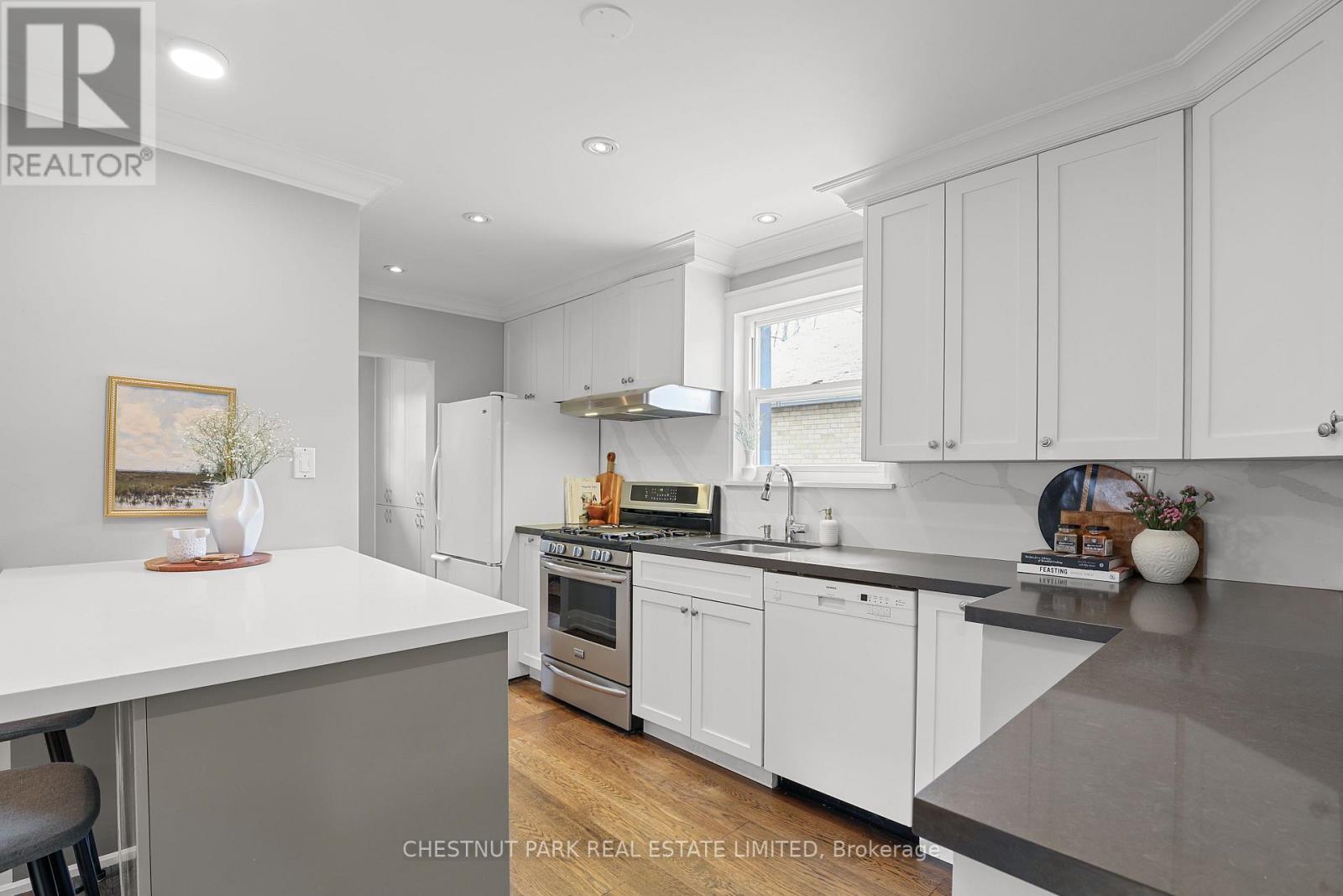 27 Cedarcrest Drive, Toronto, Ontario  M9A 2V4 - Photo 9 - W13801196