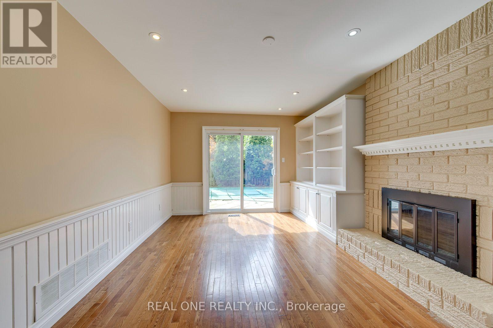 3944 Glamis Court, Mississauga, Ontario  L5L 3N5 - Photo 10 - W13801206