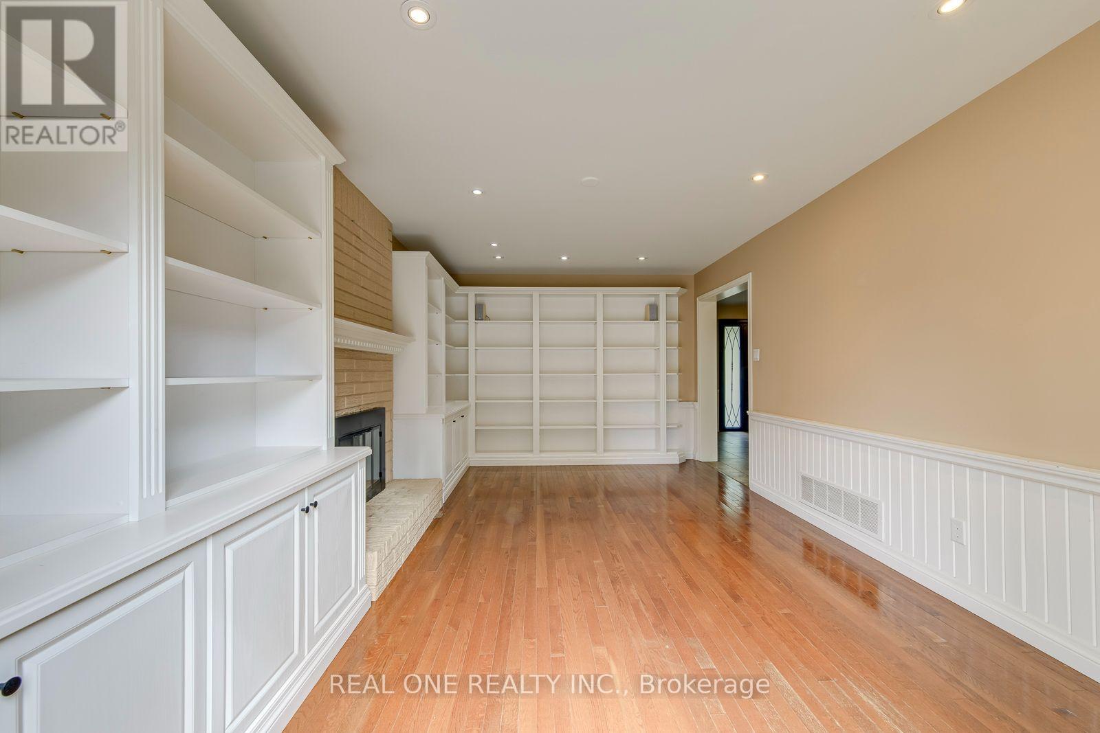 3944 Glamis Court, Mississauga, Ontario  L5L 3N5 - Photo 11 - W13801206
