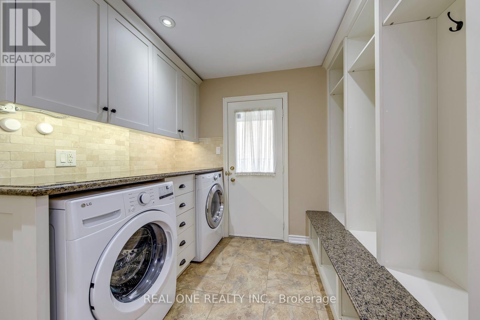 3944 Glamis Court, Mississauga, Ontario  L5L 3N5 - Photo 13 - W13801206