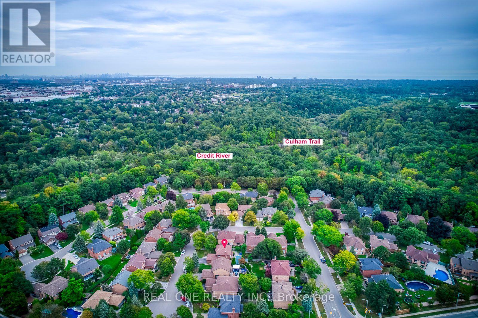 3944 Glamis Court, Mississauga, Ontario  L5L 3N5 - Photo 2 - W13801206