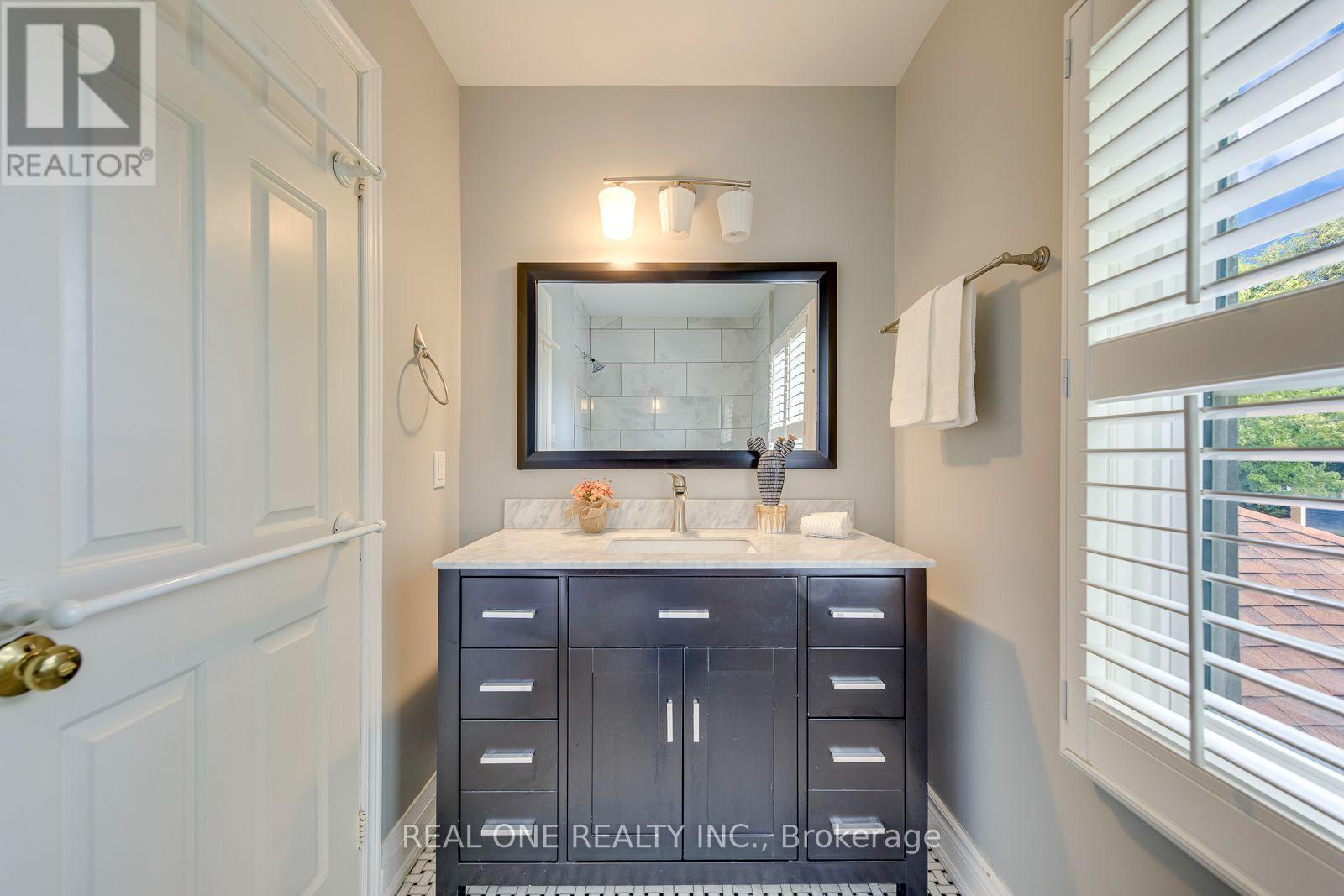 3944 Glamis Court, Mississauga, Ontario  L5L 3N5 - Photo 23 - W13801206