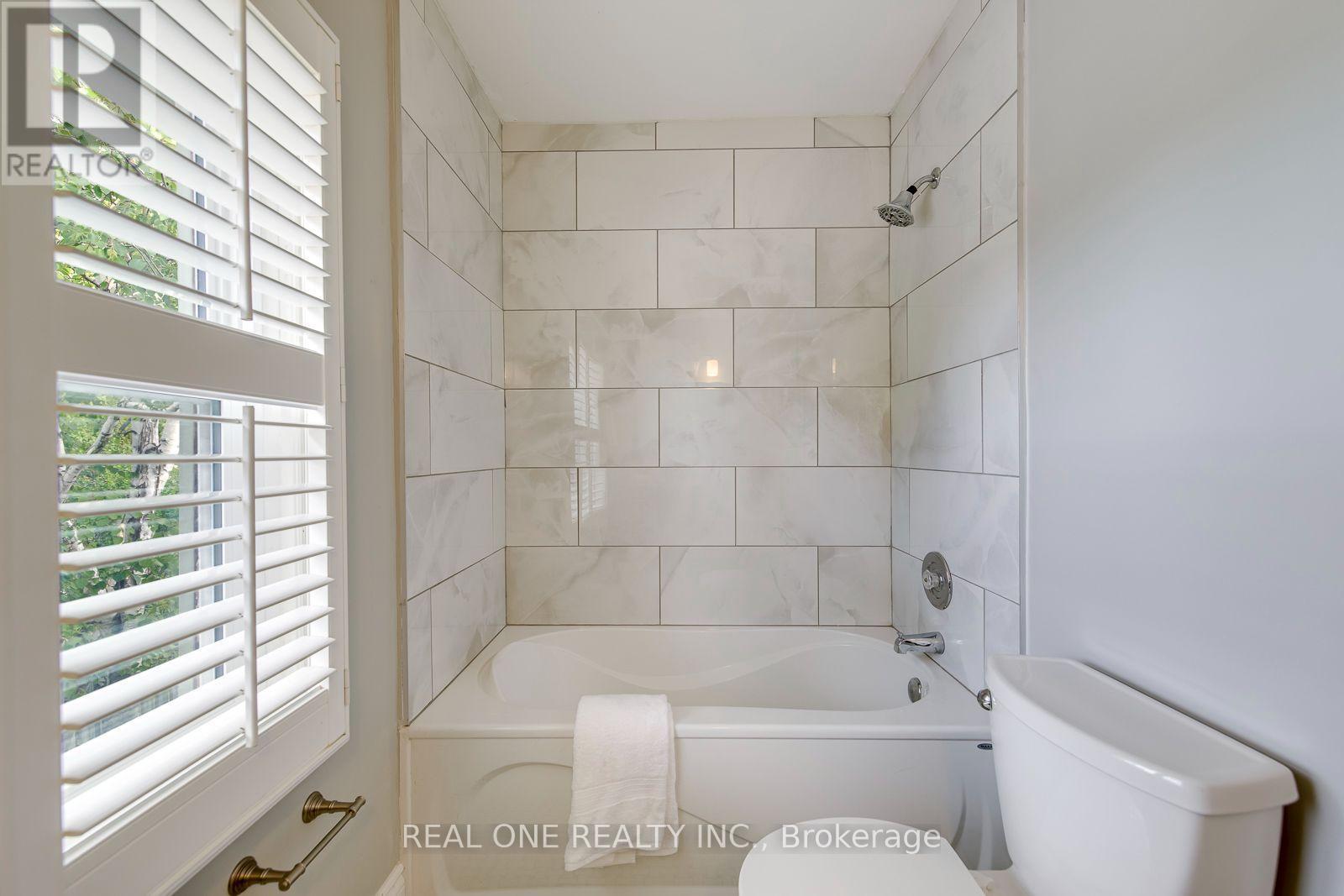 3944 Glamis Court, Mississauga, Ontario  L5L 3N5 - Photo 24 - W13801206