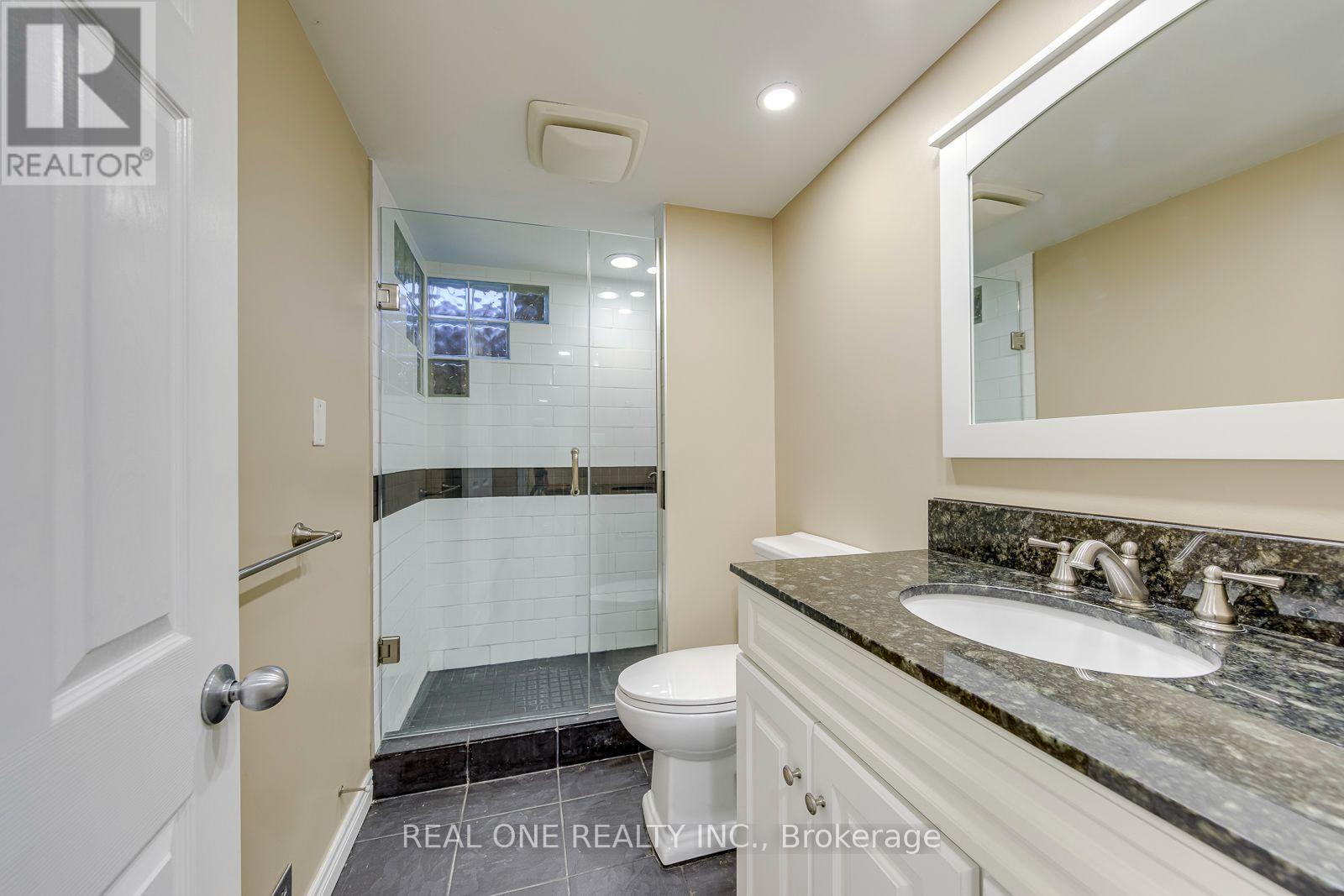 3944 Glamis Court, Mississauga, Ontario  L5L 3N5 - Photo 31 - W13801206