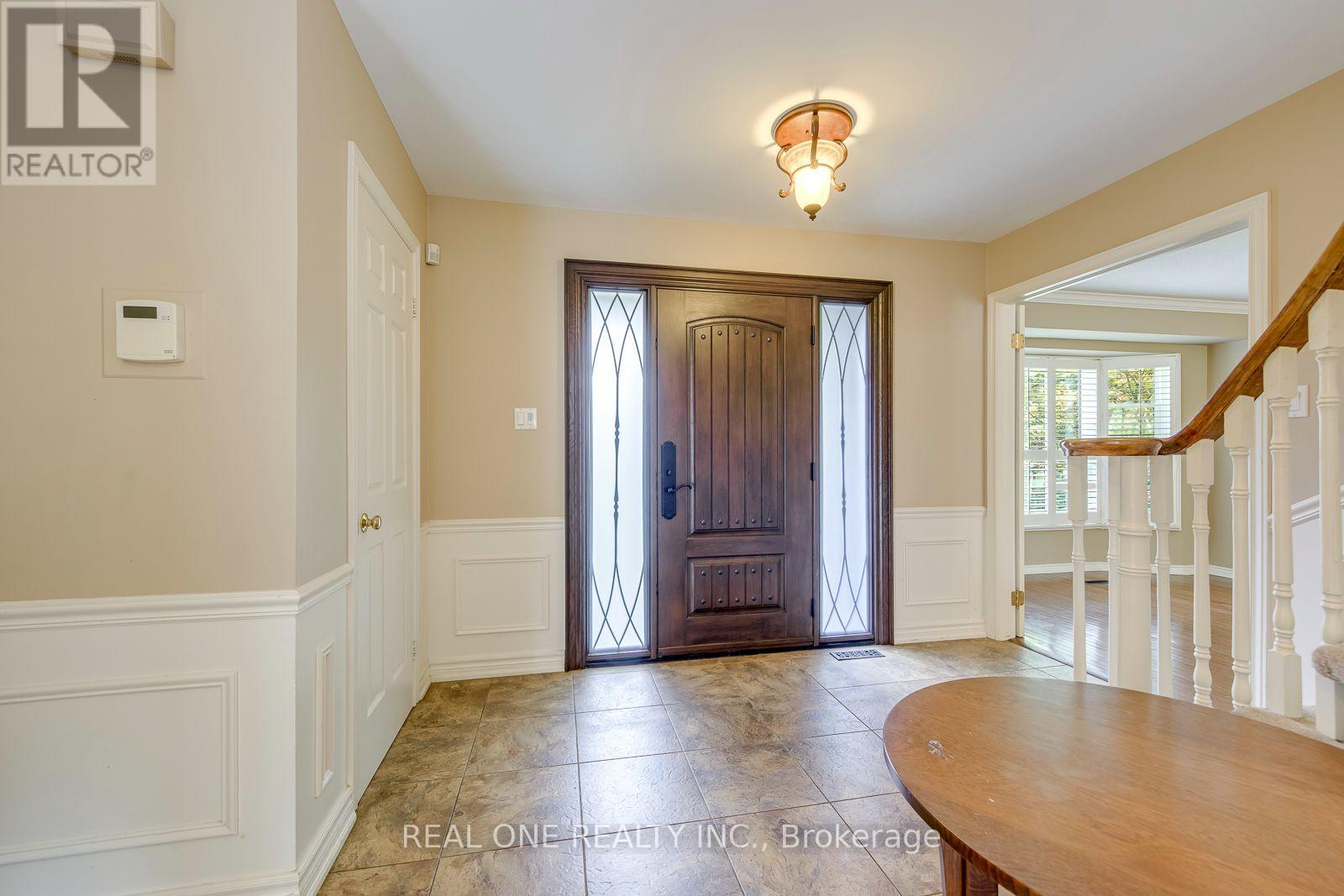 3944 Glamis Court, Mississauga, Ontario  L5L 3N5 - Photo 4 - W13801206