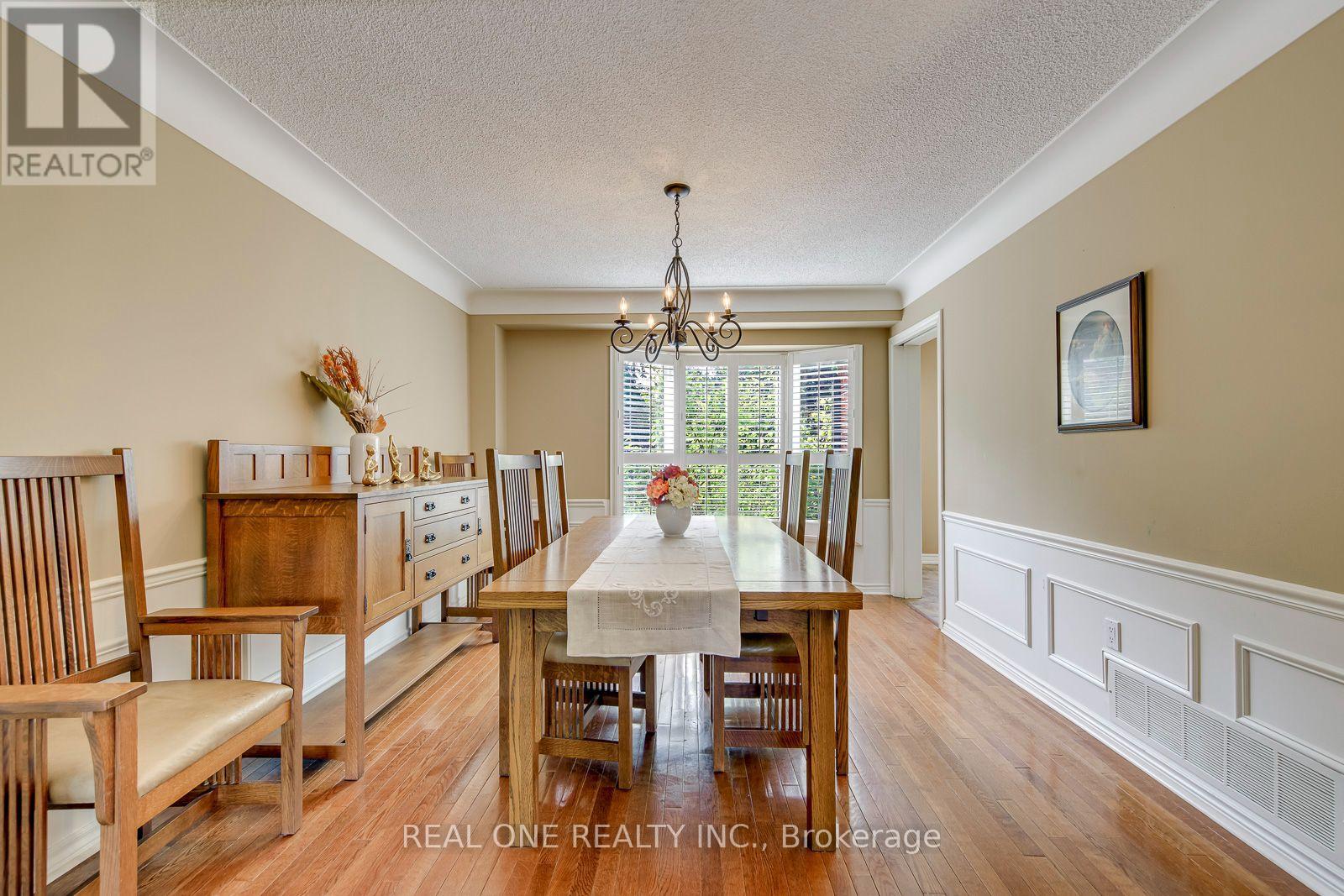 3944 Glamis Court, Mississauga, Ontario  L5L 3N5 - Photo 5 - W13801206