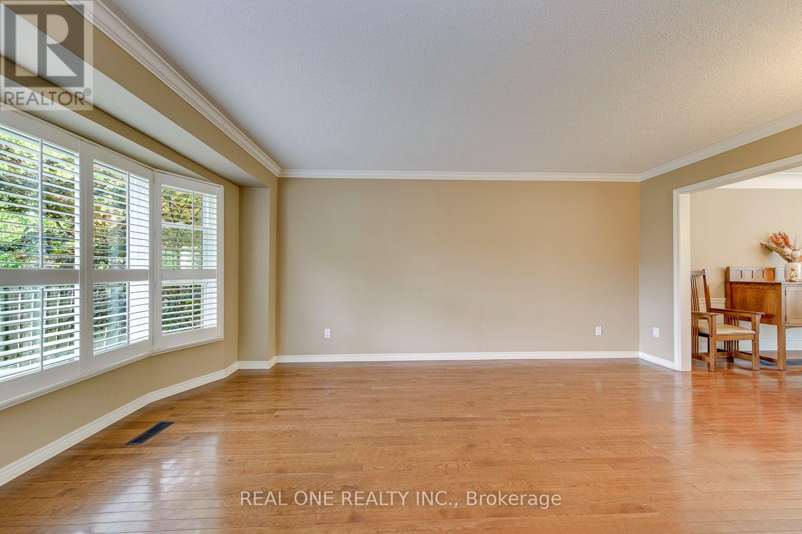 3944 Glamis Court, Mississauga, Ontario  L5L 3N5 - Photo 6 - W13801206