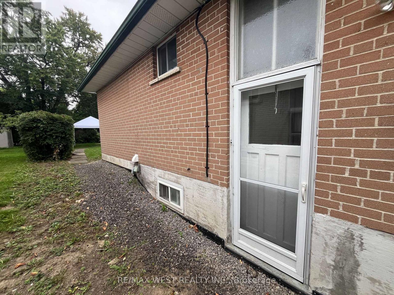 49 Braddock Road, Toronto, Ontario  M9W 5H6 - Photo 11 - W13801220