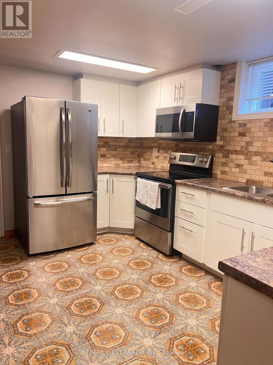 57 Starview Drive, Toronto, Ontario  M9M 1K7 - Photo 3 - W13801270
