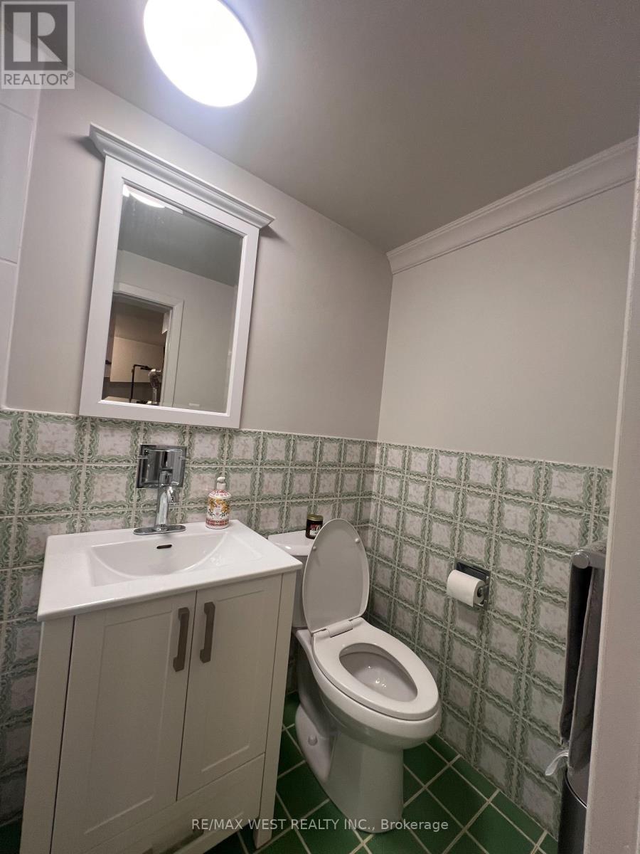 57 Starview Drive, Toronto, Ontario  M9M 1K7 - Photo 6 - W13801270