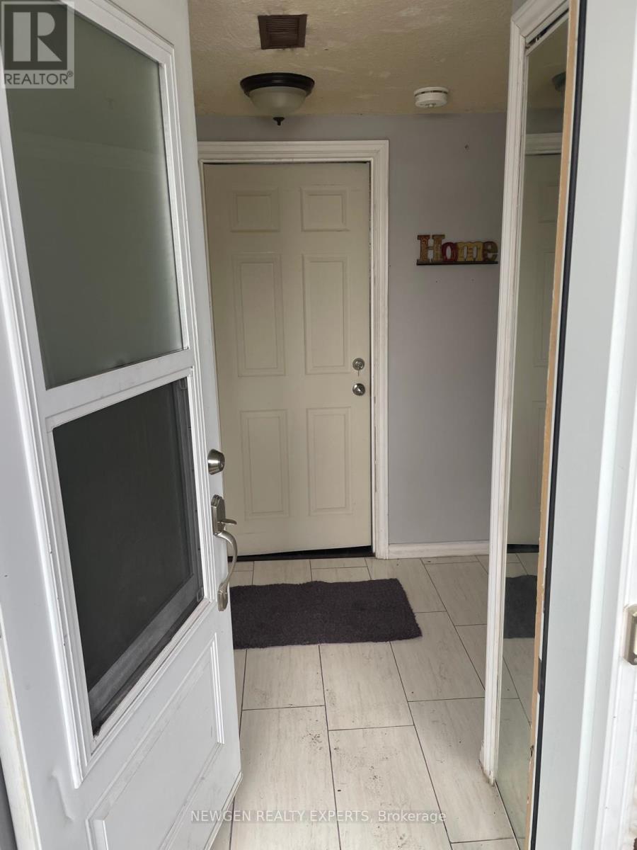 28 Royal Salisbury Way, Brampton, Ontario  L6V 3J6 - Photo 30 - W13801340