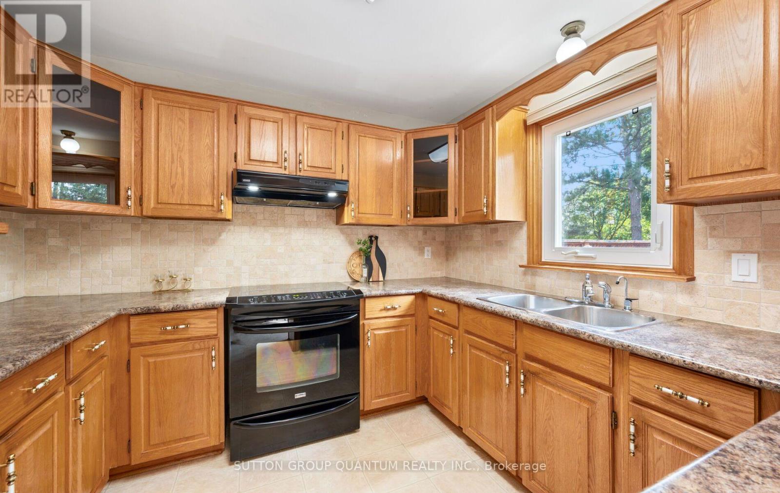 1896 Stoneybrook Court, Mississauga, Ontario  L5L 3W2 - Photo 12 - W13801364