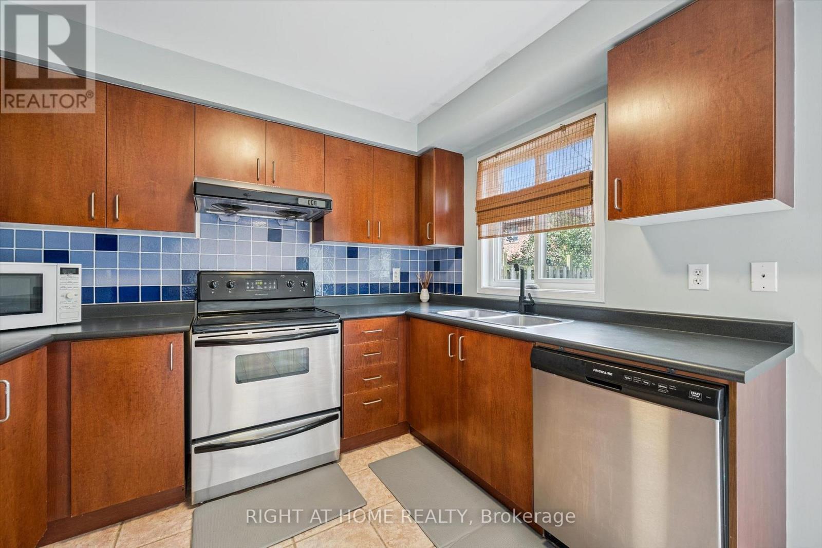 1219 Houston Drive, Milton, Ontario  L9T 6G3 - Photo 7 - W13801382