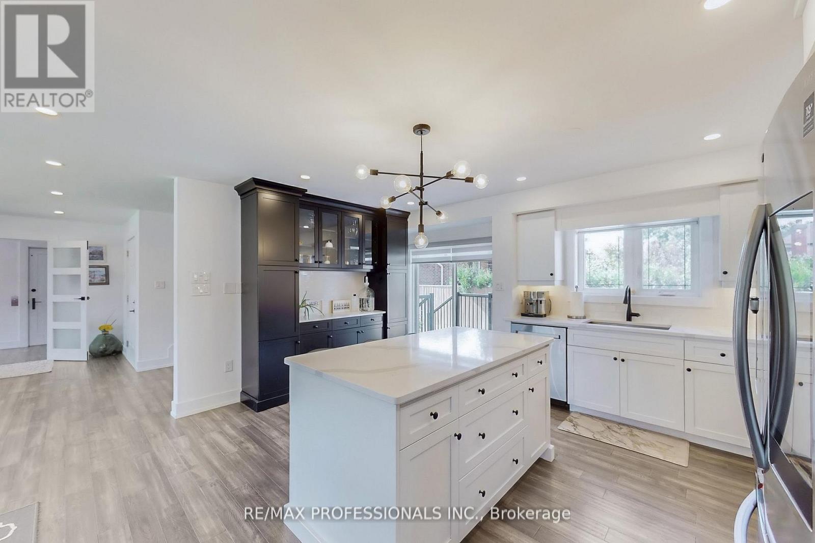 4 Martin Grove Road, Toronto, Ontario  M9B 4J9 - Photo 12 - W13801466