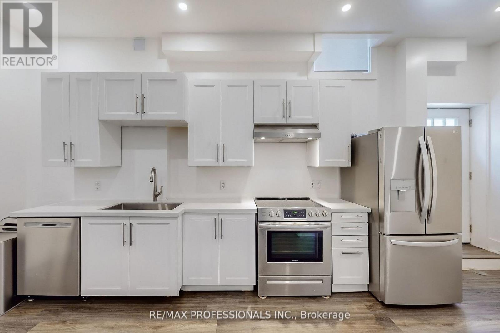 4 Martin Grove Road, Toronto, Ontario  M9B 4J9 - Photo 37 - W13801466