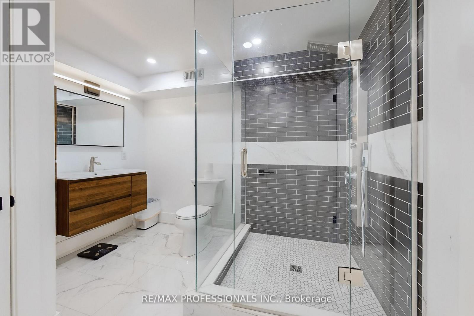 4 Martin Grove Road, Toronto, Ontario  M9B 4J9 - Photo 38 - W13801466
