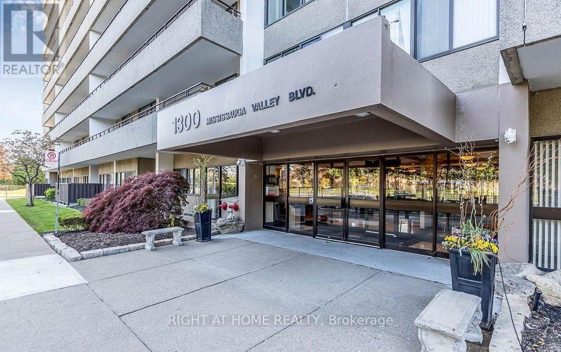 305 - 1300 MISSISSAUGA VALLEY BOULEVARD, Mississauga, Ontario