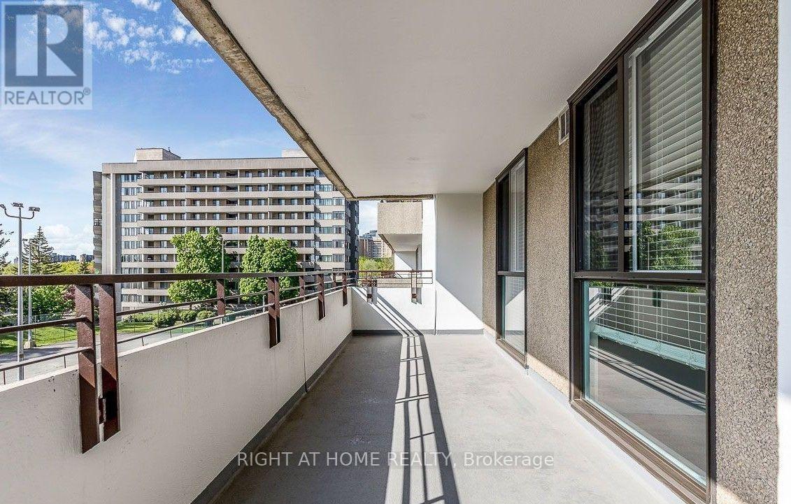 305 - 1300 Mississauga Valley Boulevard, Mississauga, Ontario L5A 3S8 - Photo 2 - W13801478