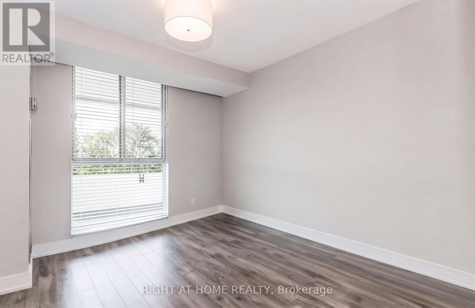 305 - 1300 Mississauga Valley Boulevard, Mississauga, Ontario L5A 3S8 - Photo 4 - W13801478