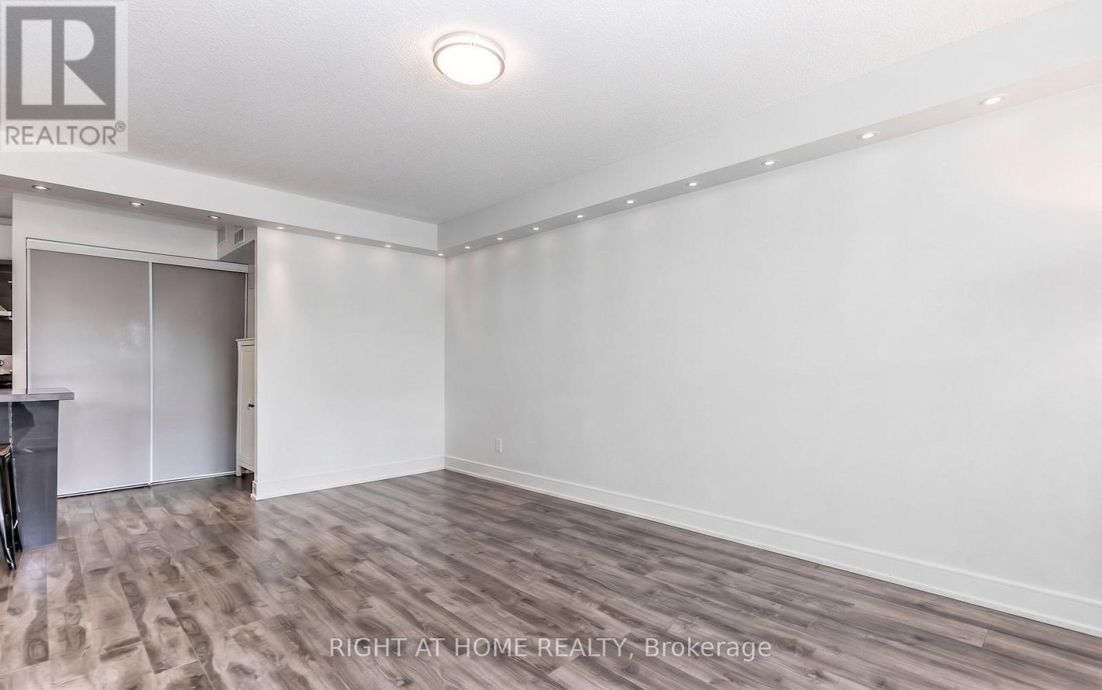 305 - 1300 Mississauga Valley Boulevard, Mississauga, Ontario L5A 3S8 - Photo 9 - W13801478