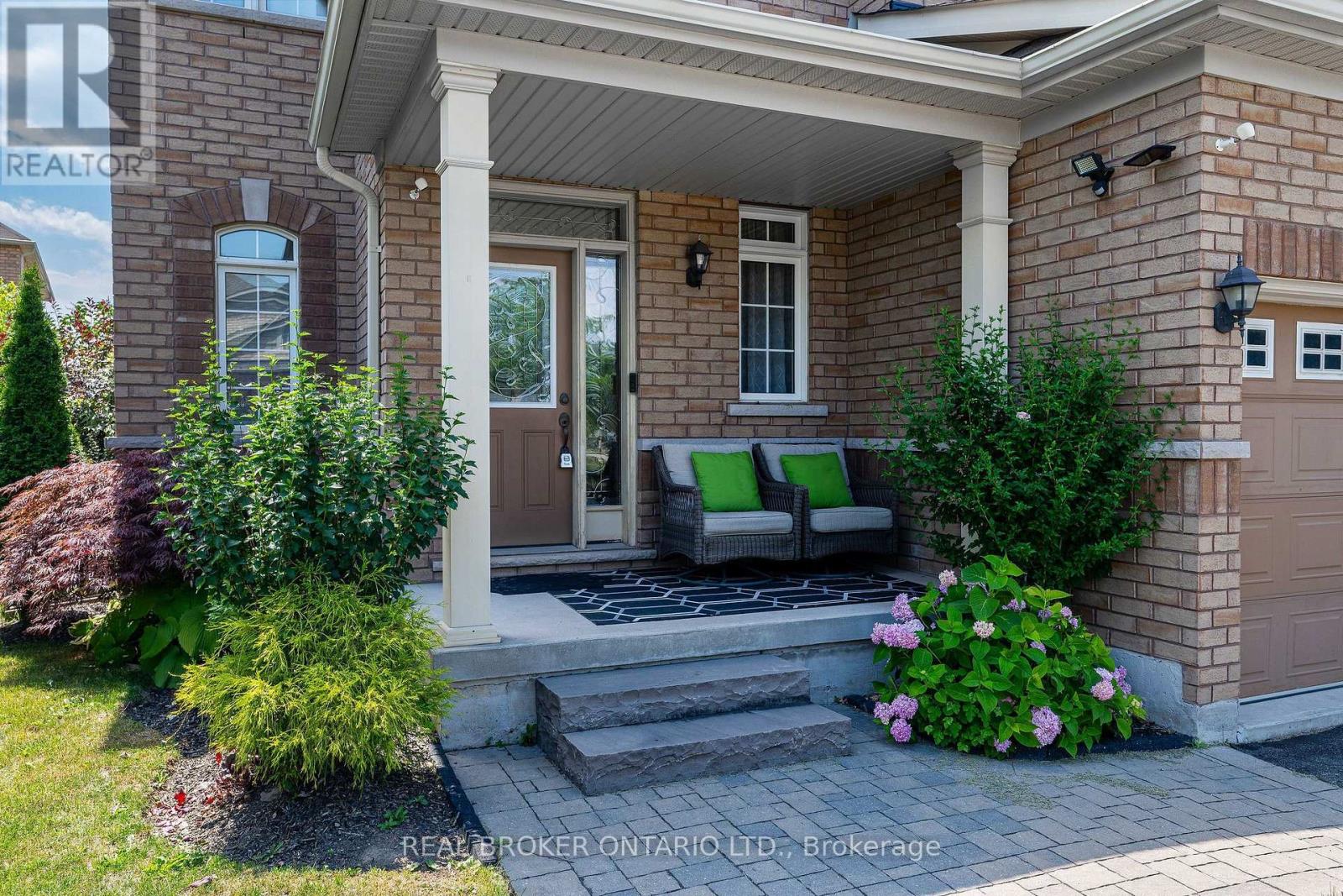 636 Serafini Crescent, Milton, Ontario  L9T 7P1 - Photo 3 - W13801492