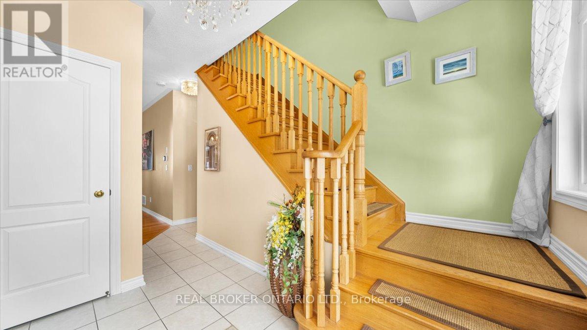 636 Serafini Crescent, Milton, Ontario  L9T 7P1 - Photo 7 - W13801492