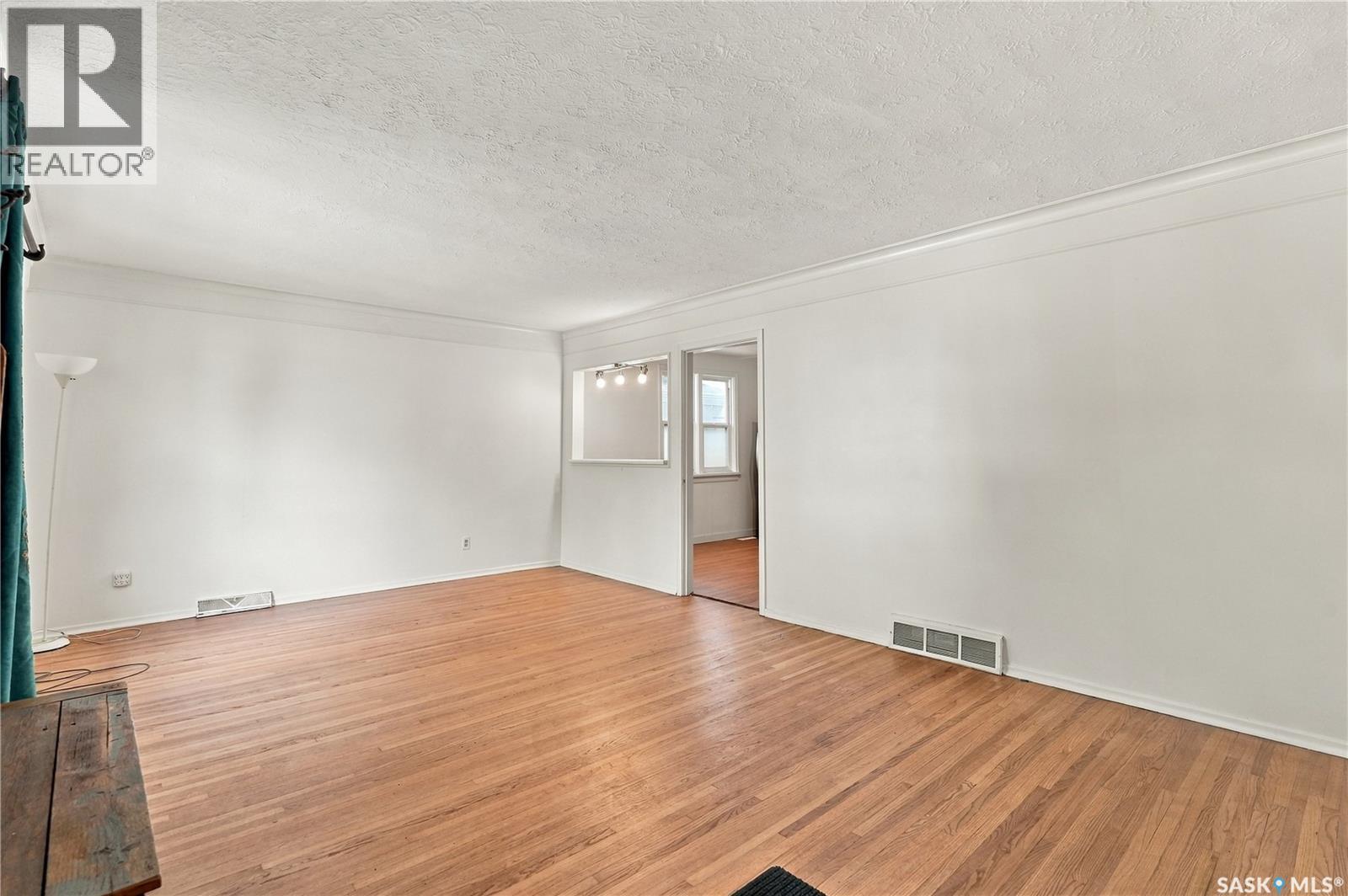 2250 Mackay Street, Regina, Saskatchewan  S4N 2S8 - Photo 4 - SK048777