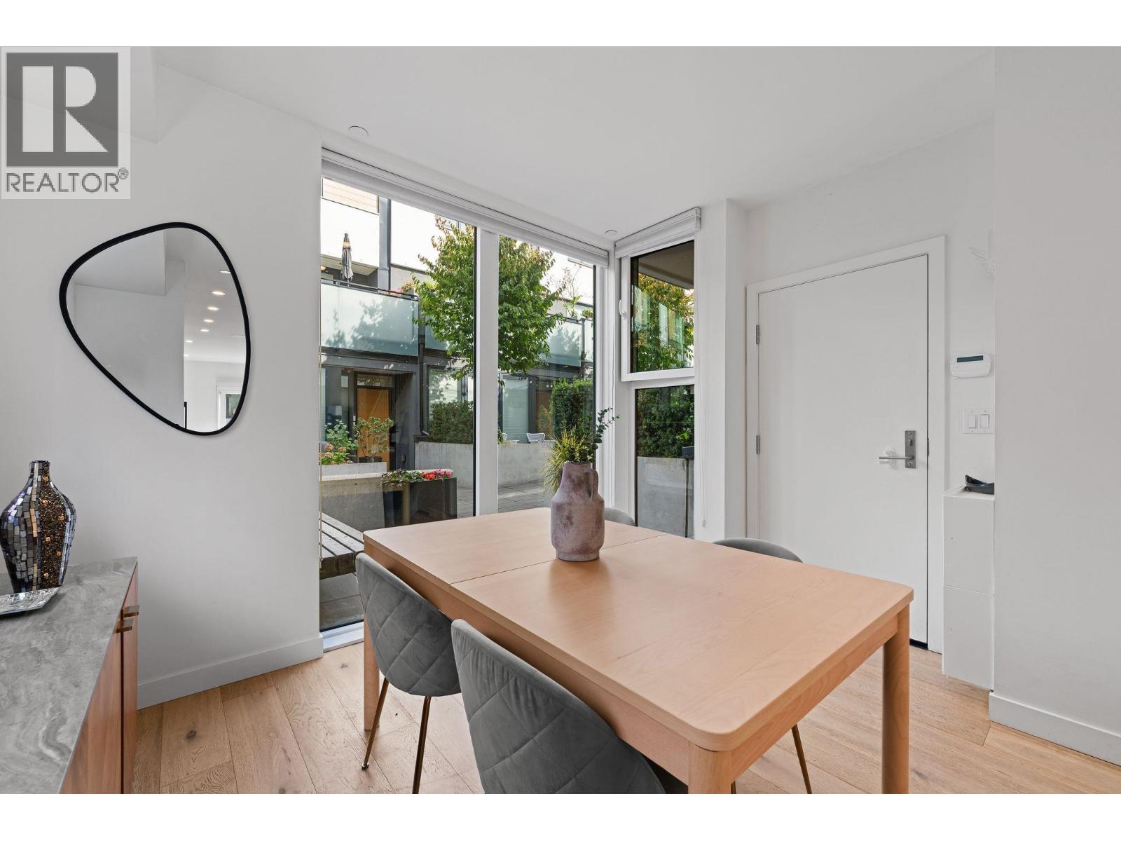 125 649 E 3rd Street, North Vancouver, British Columbia  V7L 1G6 - Photo 4 - R3165220