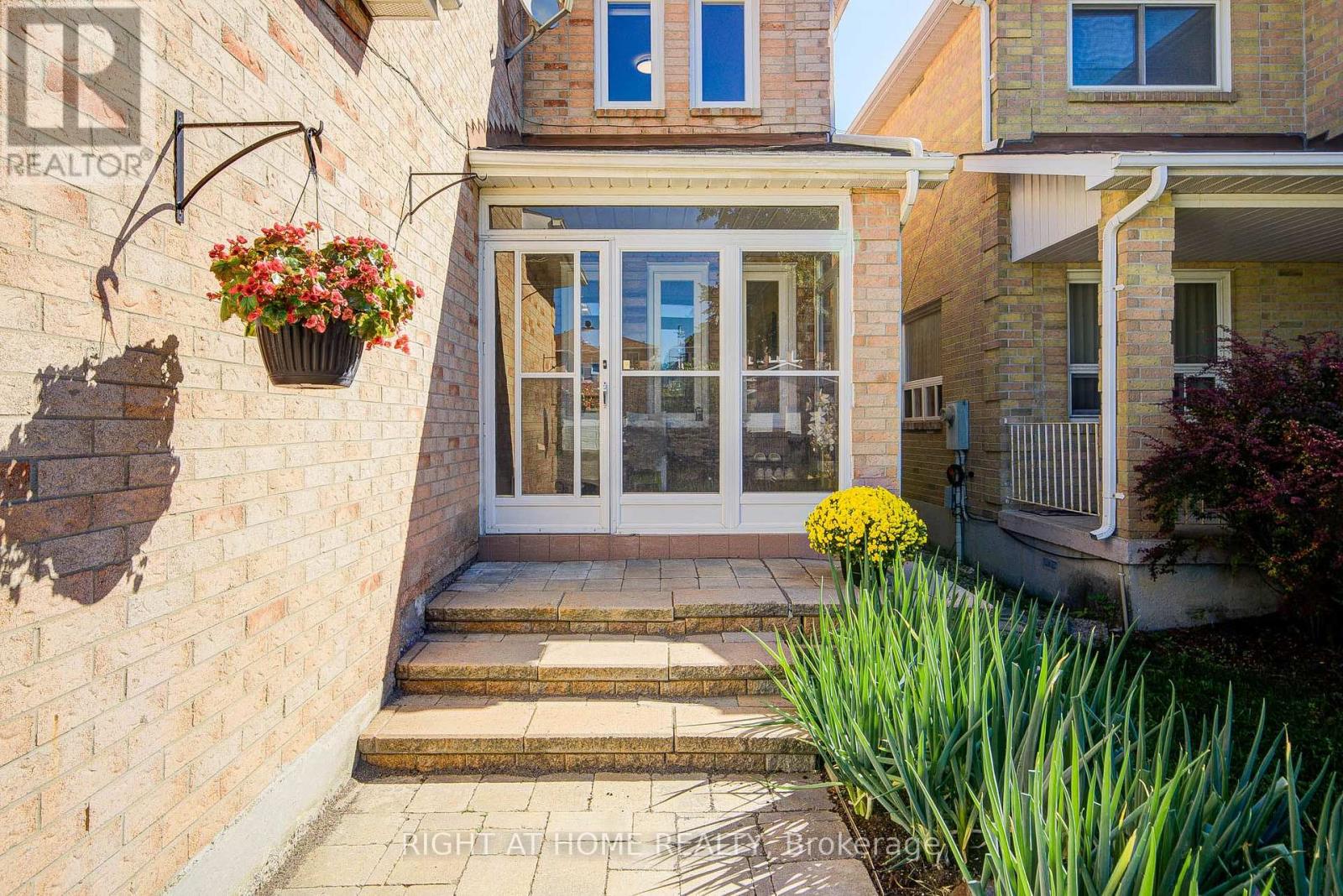 71 Bayhampton Crescent, Vaughan, Ontario  L4J 7H2 - Photo 3 - N13800962
