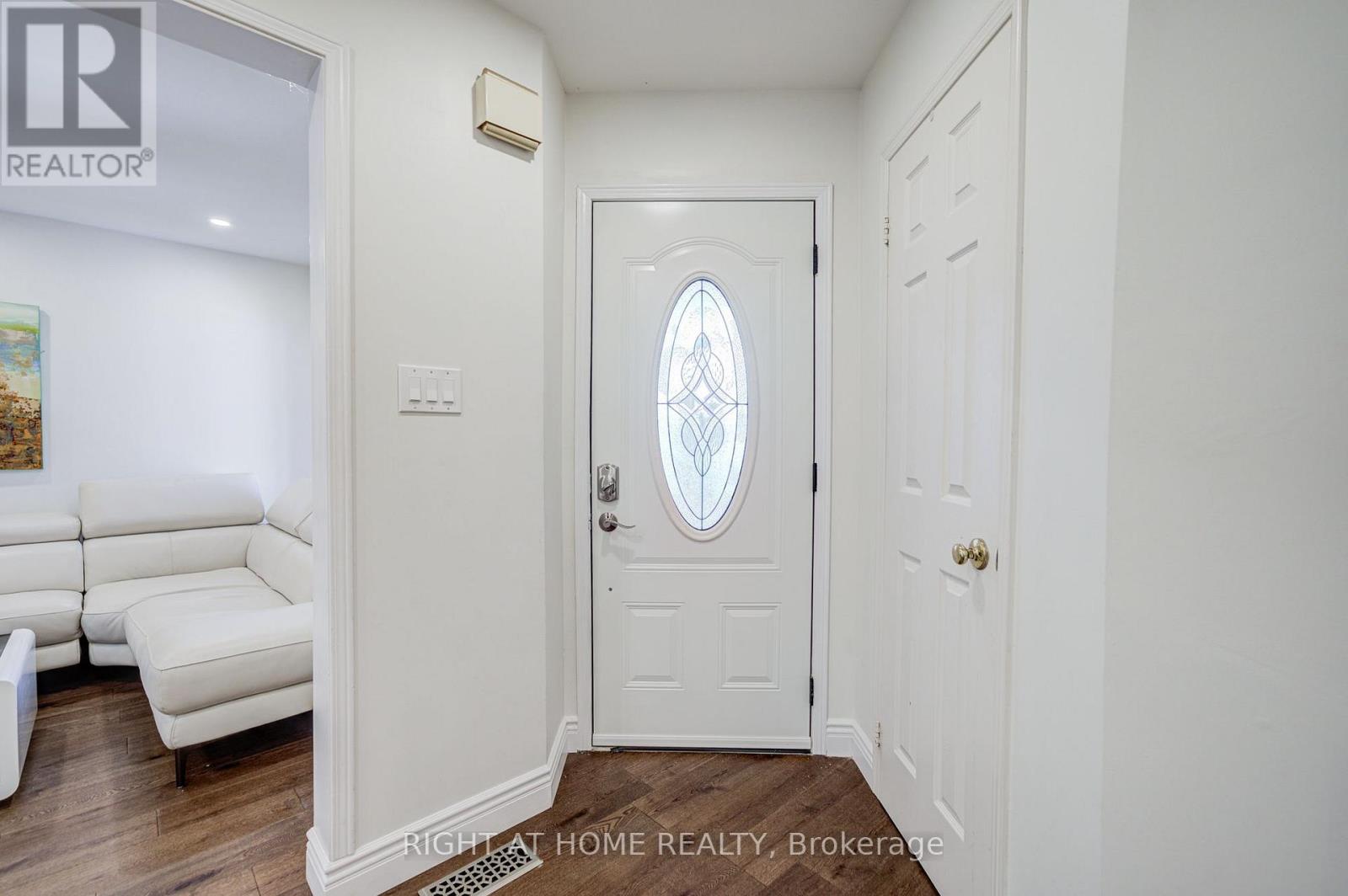71 Bayhampton Crescent, Vaughan, Ontario  L4J 7H2 - Photo 5 - N13800962