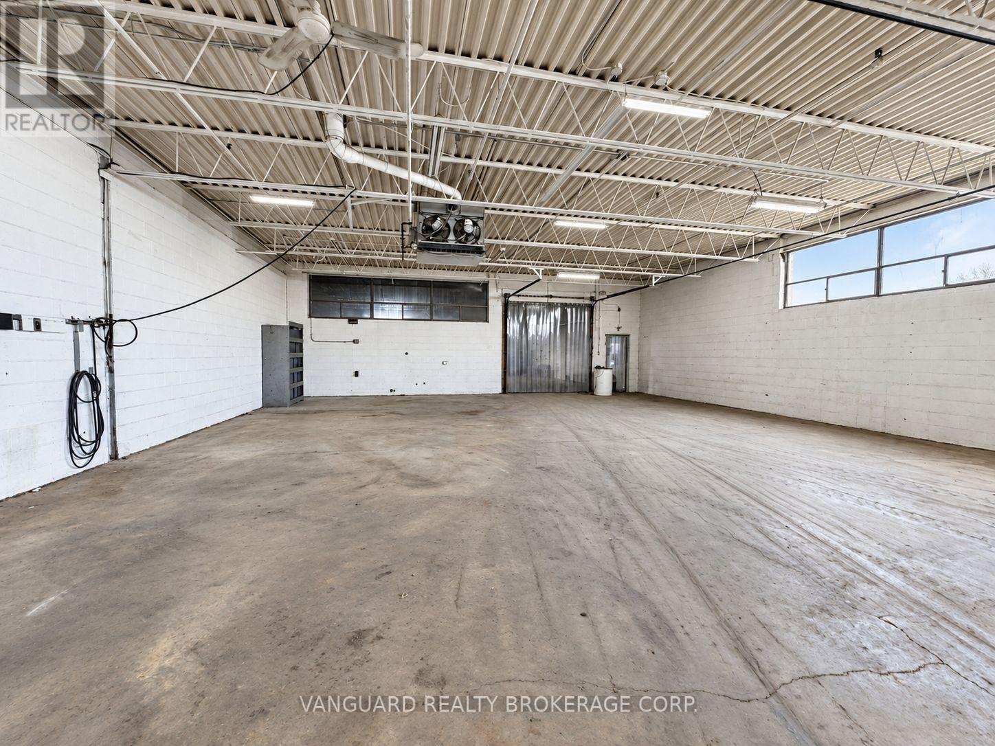 119a Toryork Drive, Toronto, Ontario  M9L 1X9 - Photo 11 - W13801262