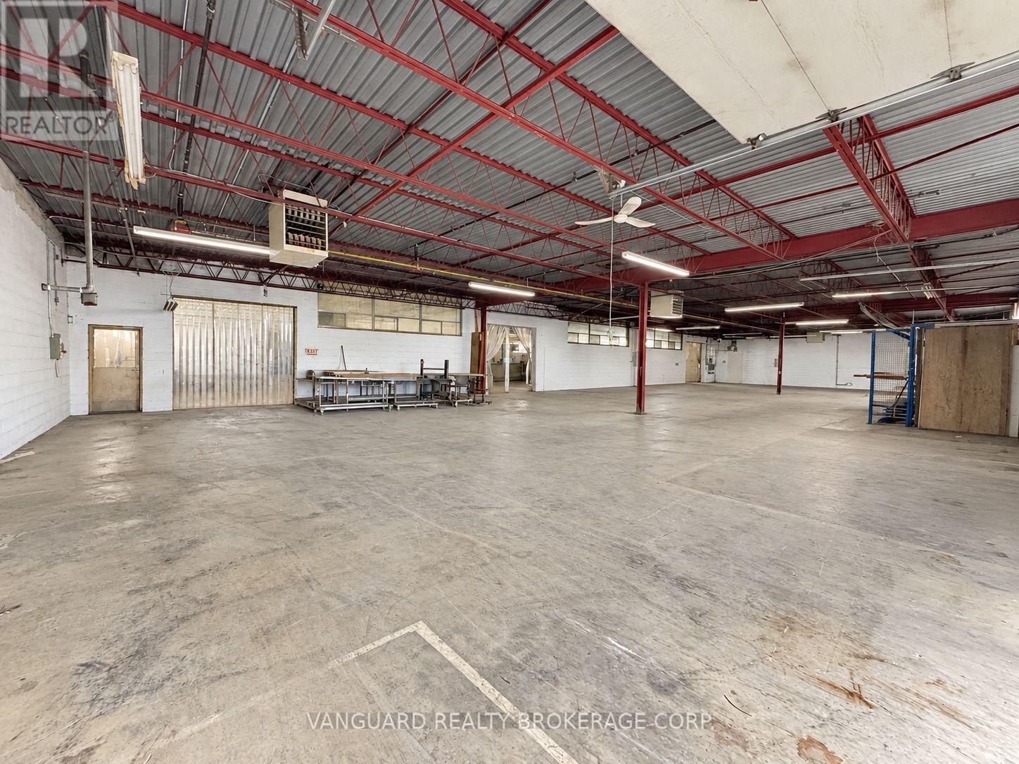 119a Toryork Drive, Toronto, Ontario  M9L 1X9 - Photo 6 - W13801262