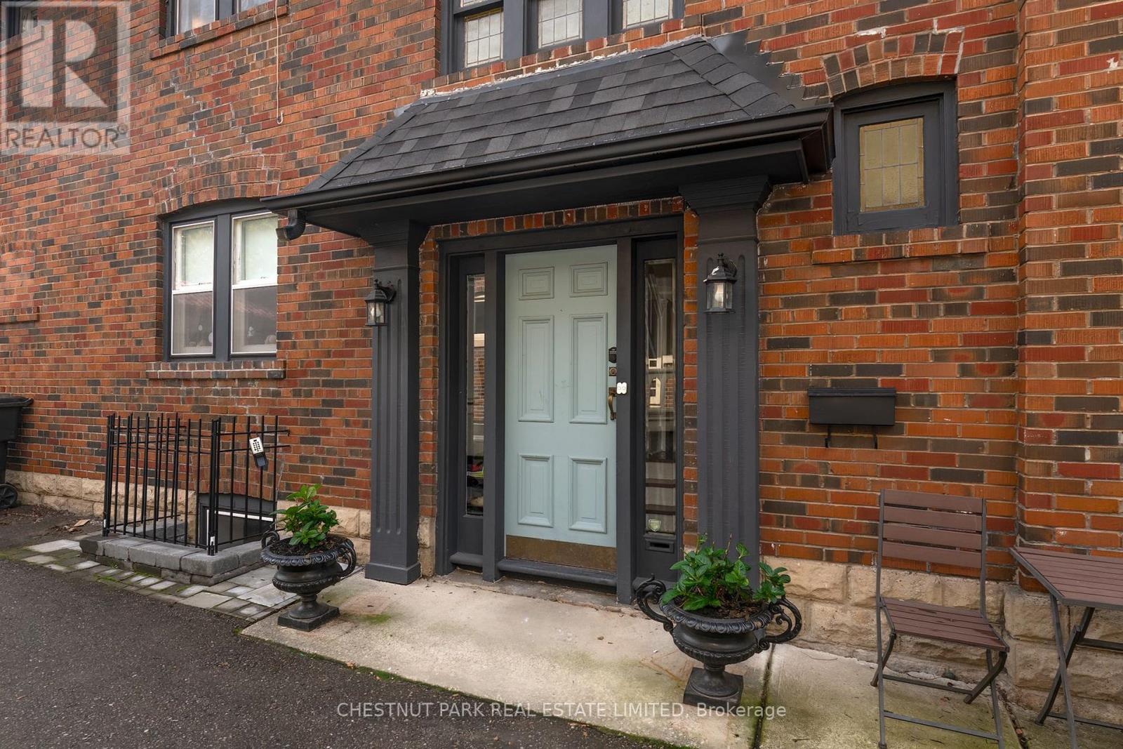 Upper - 11 Rose Park Crescent, Toronto, Ontario  M4T 1P8 - Photo 2 - C13801542