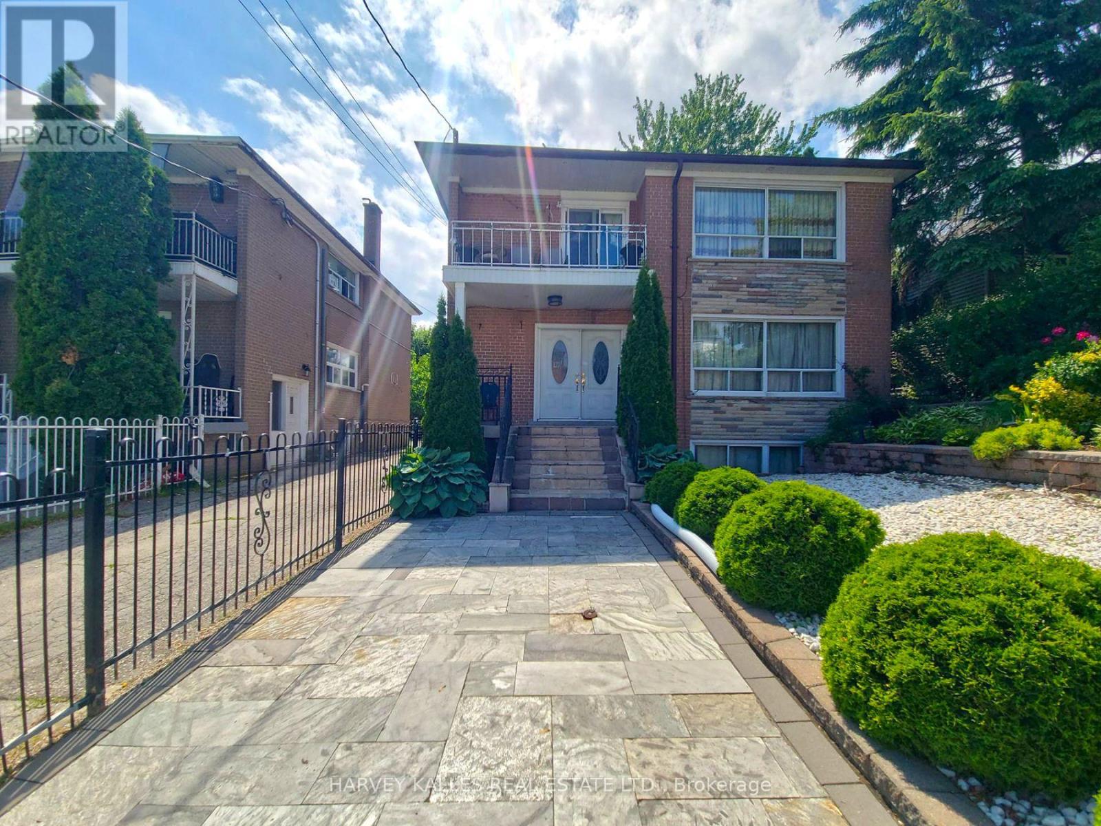 ROOM # 4 - 8 MEDFORD AVENUE