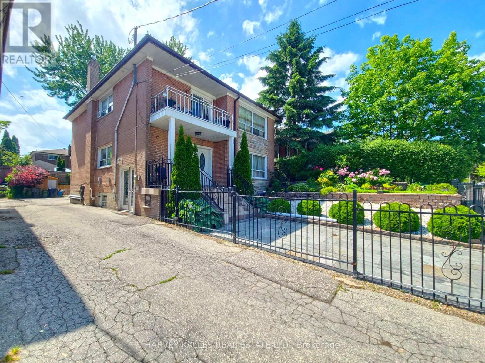 Room # 4 - 8 Medford Avenue, Toronto, Ontario  M1L 4G2 - Photo 2 - E13801534